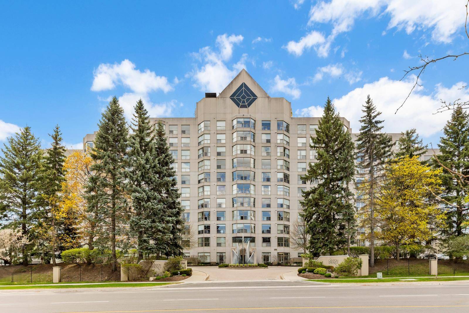 Mississauga, ON L5L 4M2,1700 The Collegeway N/A #506