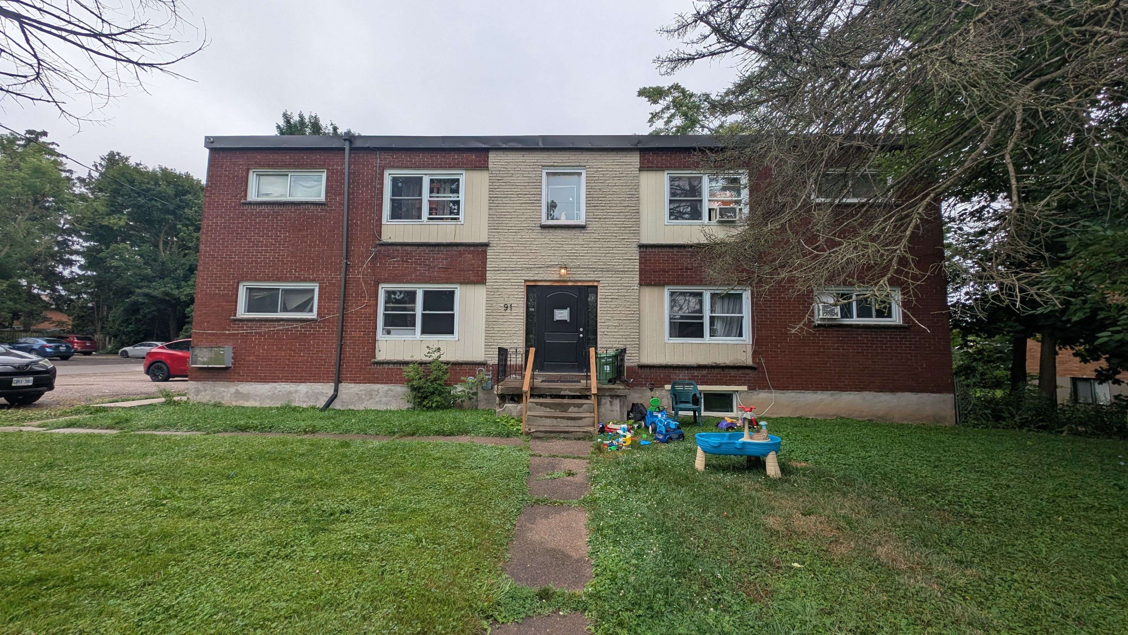 London South, ON N5Z 3S7,91 King Edward AVE