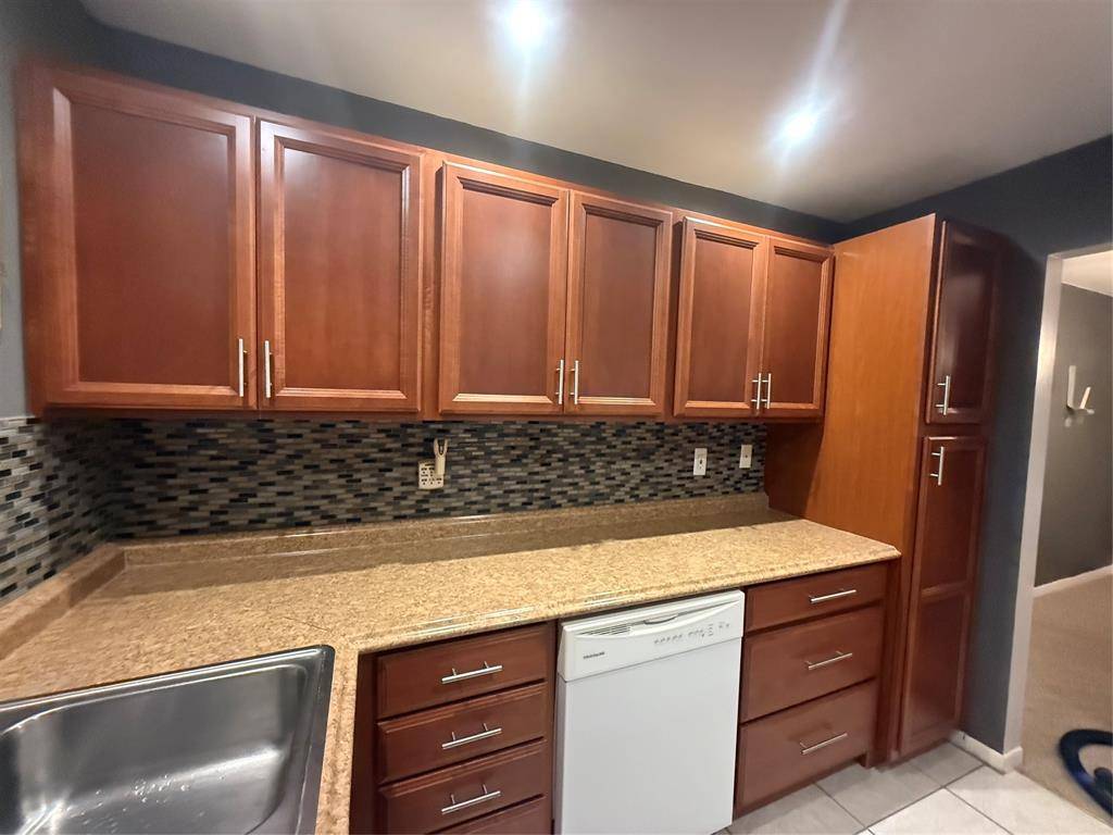 Boynton Beach, FL 33435,100 Bayview Ave #C