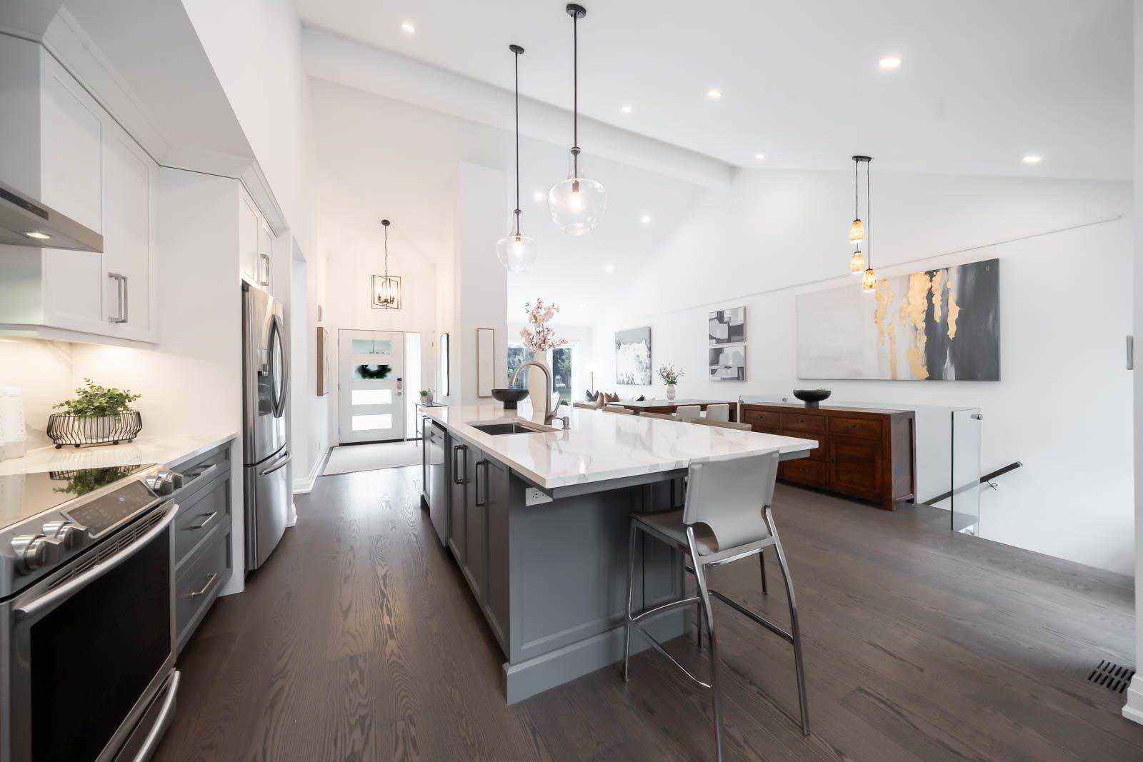 Mississauga, ON L5E 2T8,1533 Rometown DR