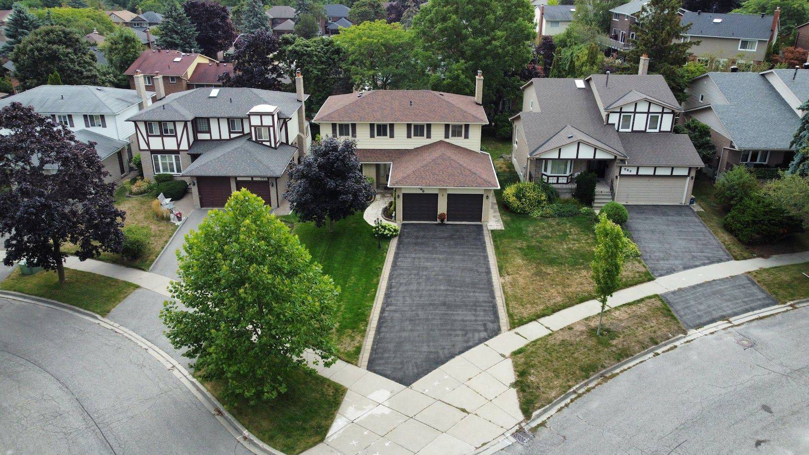 Pickering, ON L1W 3E4,566 Creekview CIR