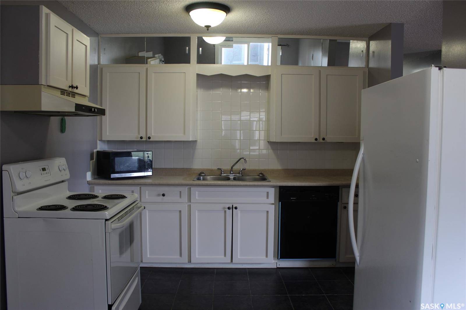 Shaunavon, SK S0N 2M0,581 3rd STREET W