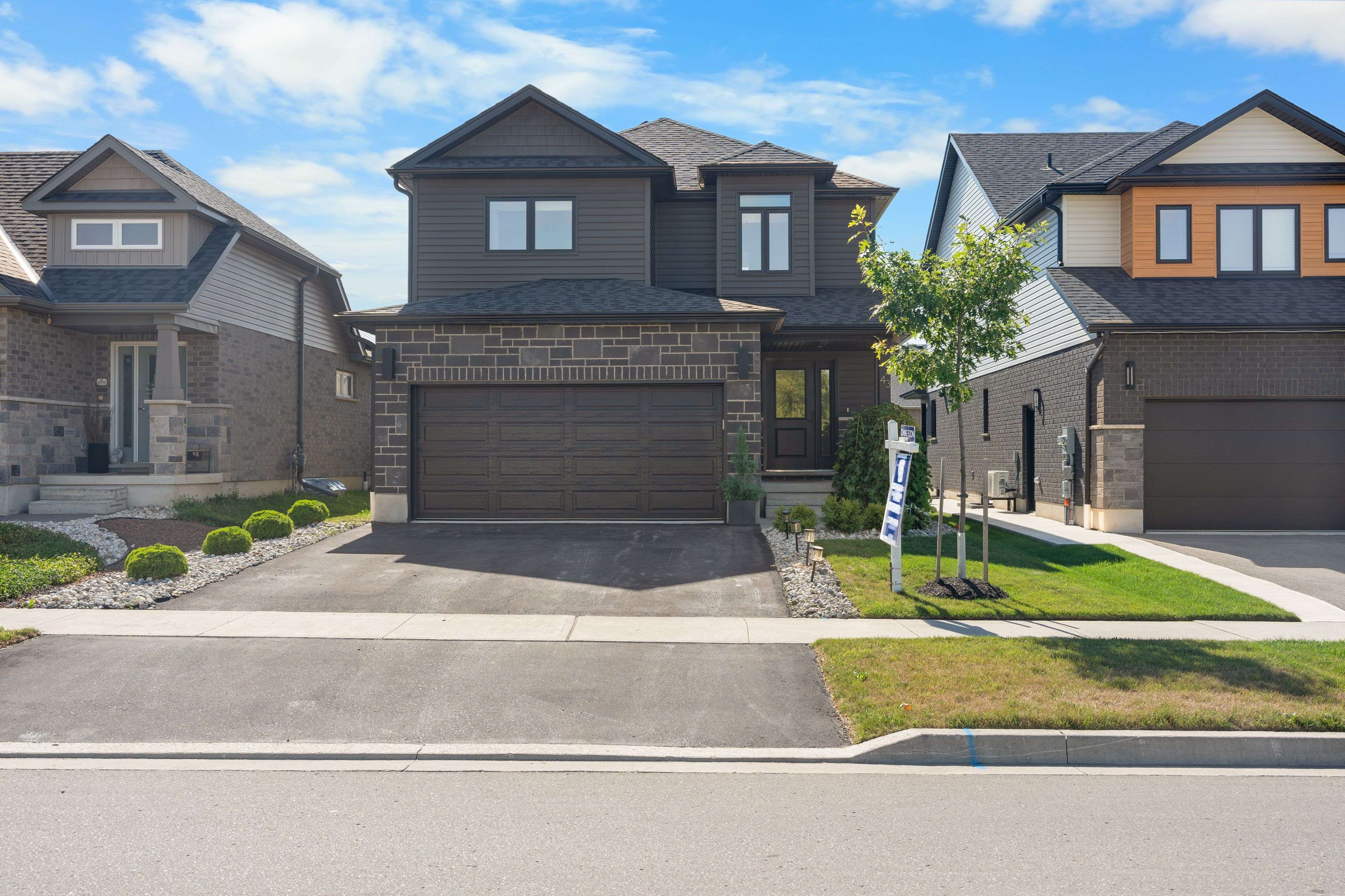 Centre Wellington, ON N0B 1S0,43 York ST E