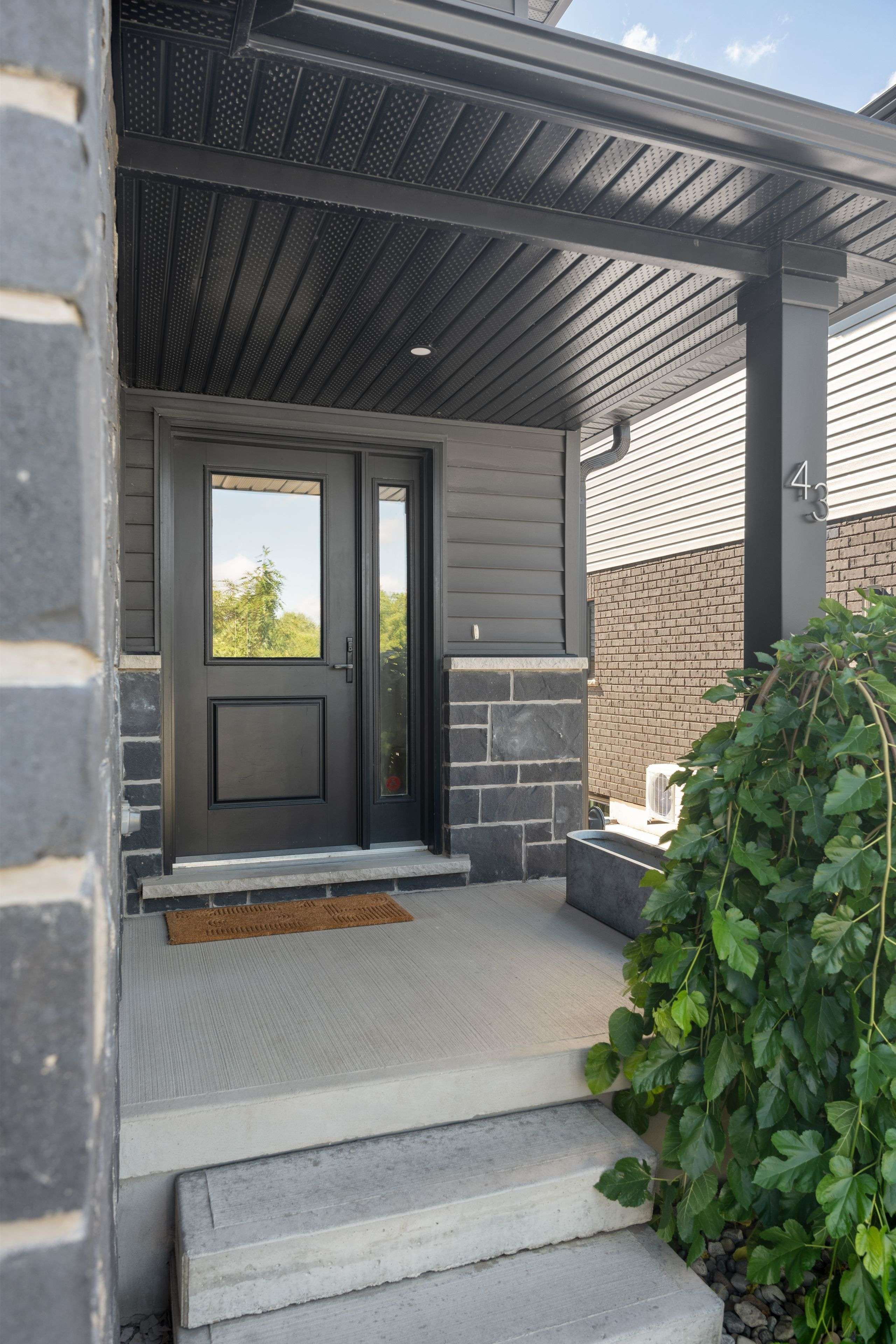 Centre Wellington, ON N0B 1S0,43 York ST E