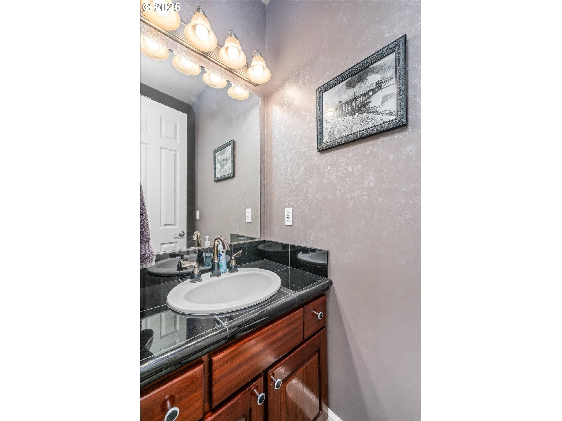 Eugene, OR 97402,27067 PICKENS RD