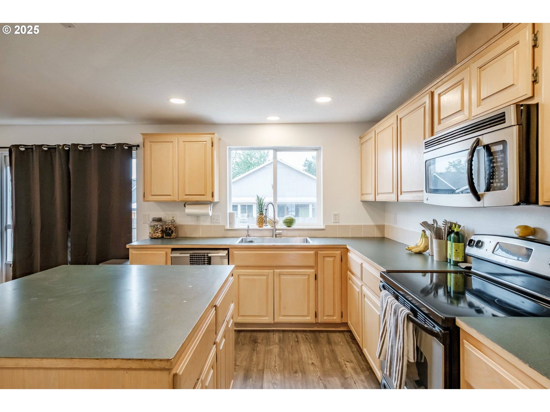 Molalla, OR 97038,947 MEADOWLARK PL