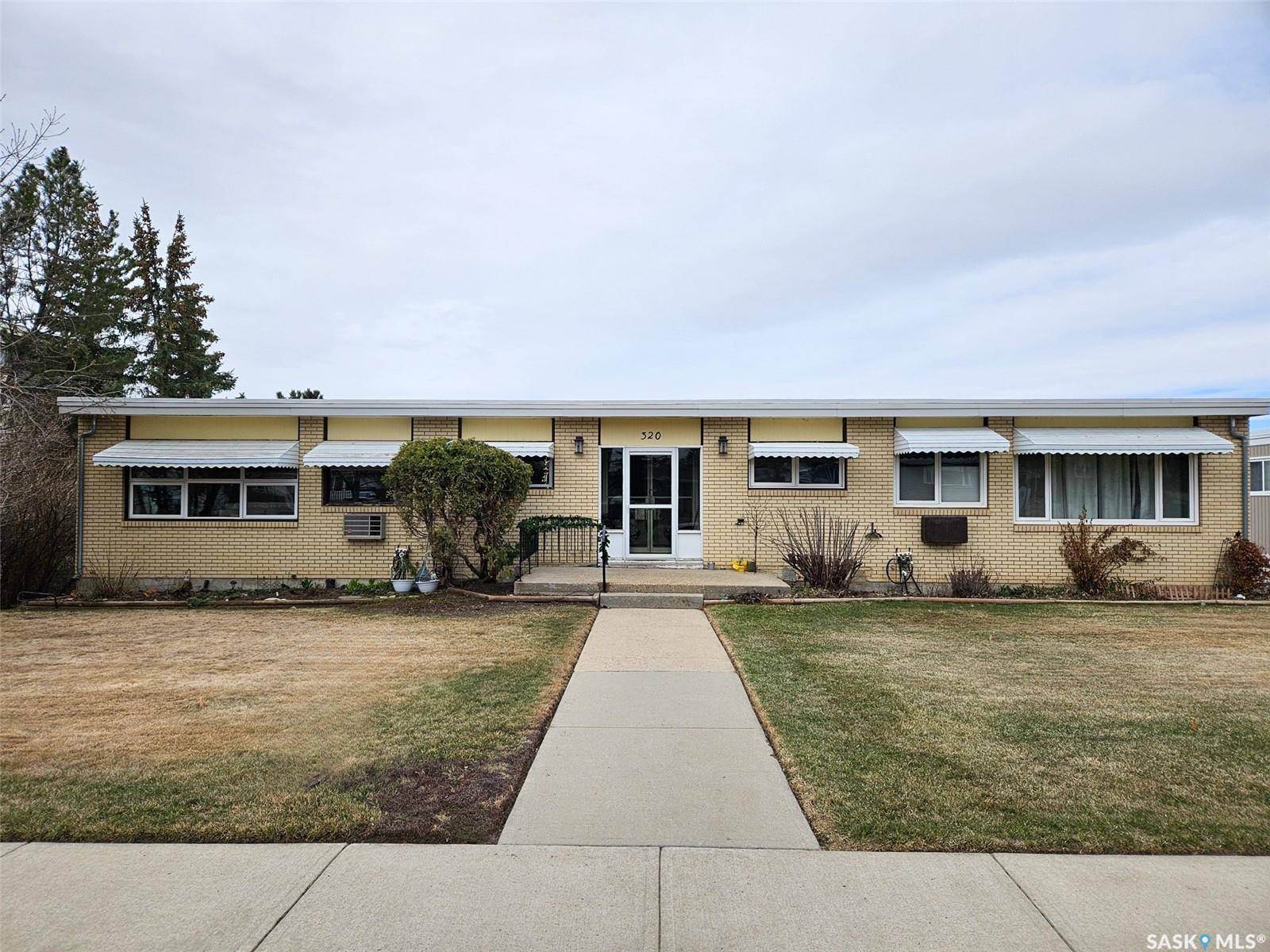 Swift Current, SK S9H 2V9,320 13th AVENUE NE #8