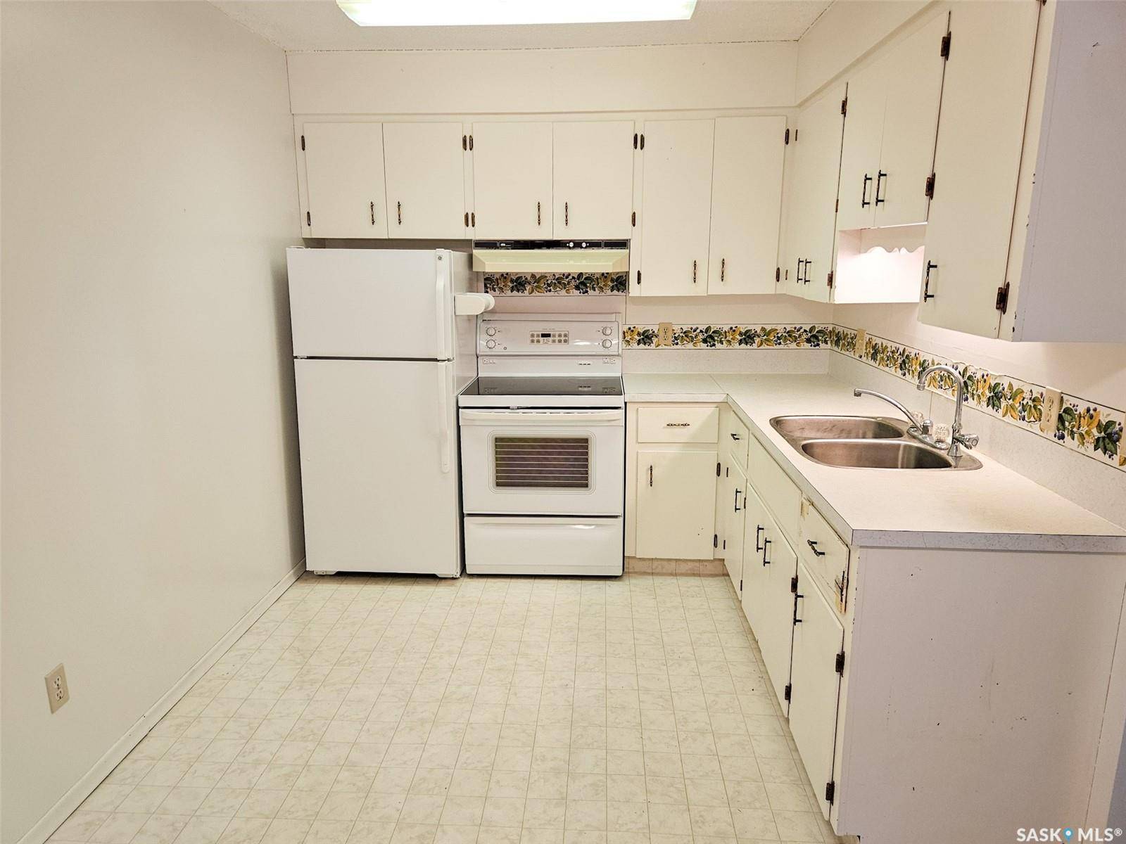 Swift Current, SK S9H 2V9,320 13th AVENUE NE #8