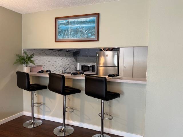 Kailua-kona, HI 96740,75-5669 KUAKINI  HIGHWAY #2103