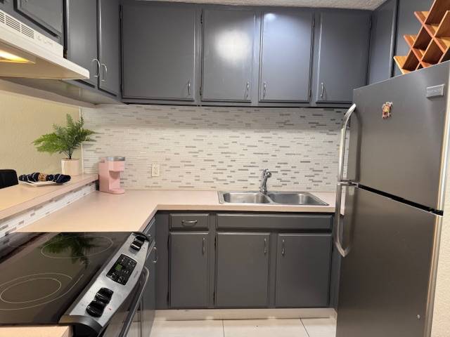 Kailua-kona, HI 96740,75-5669 KUAKINI  HIGHWAY #2103