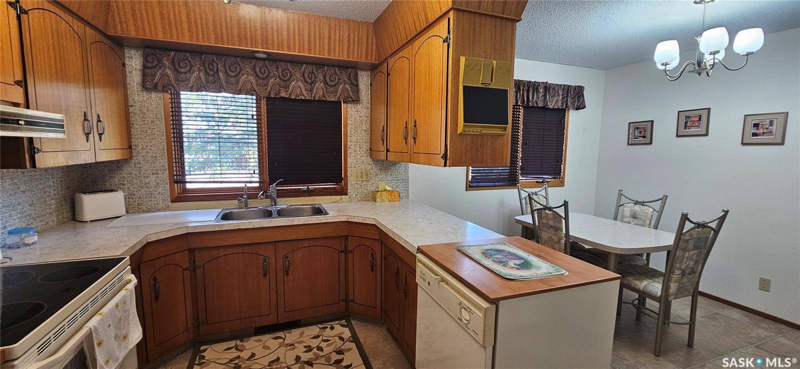 Vanguard, SK S0N 2V0,1101 Division STREET