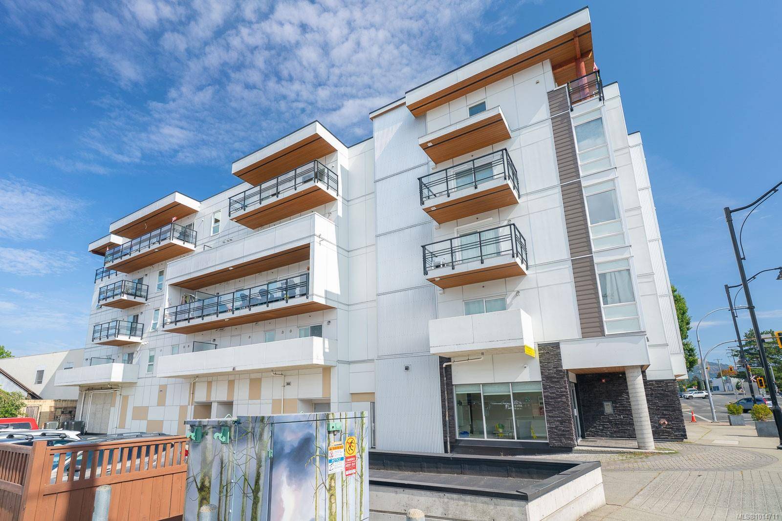 Duncan, BC V9L 1T3,15 Canada Ave #208