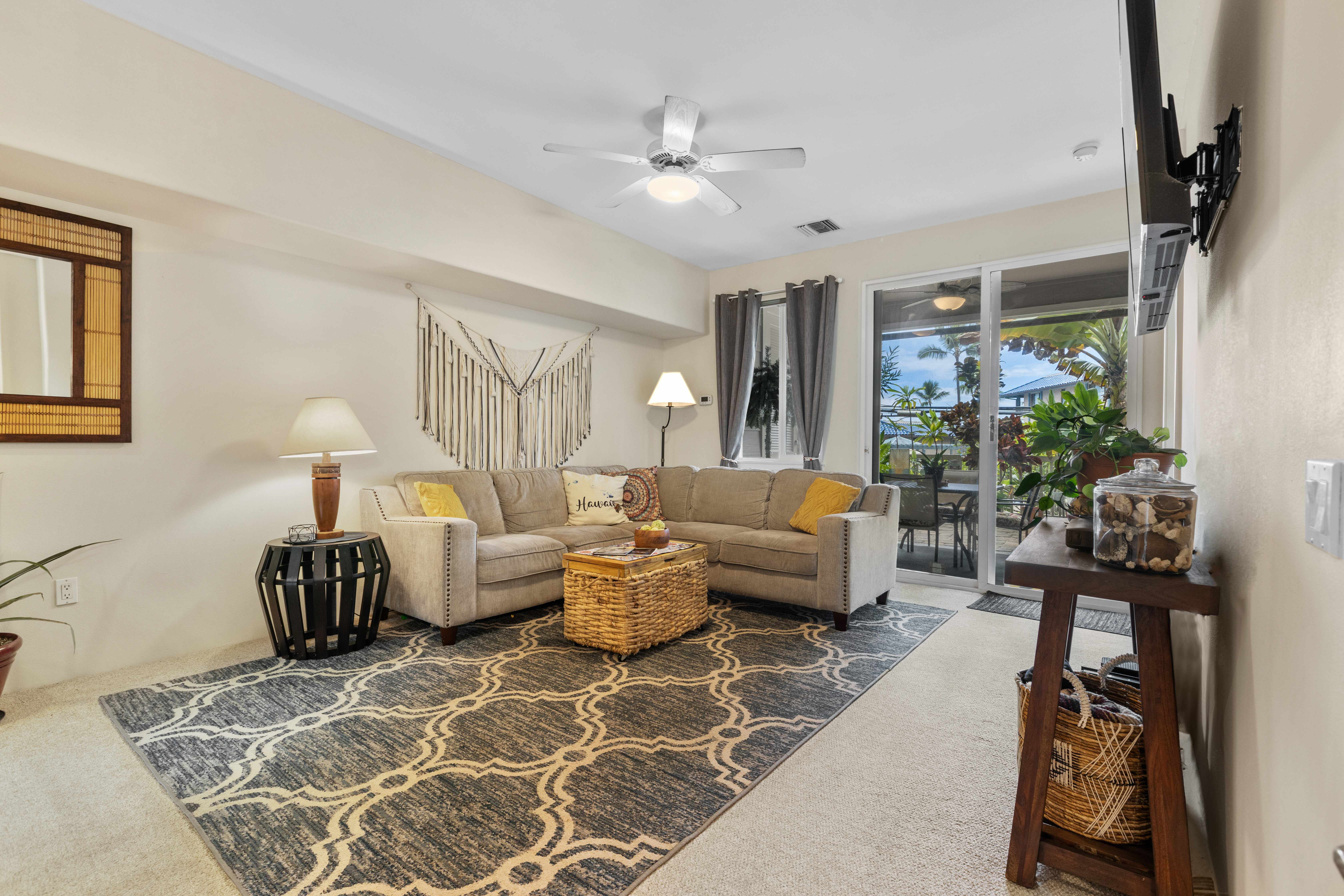 Kailua-kona, HI 96740,75-5919 ALII DR #EE3