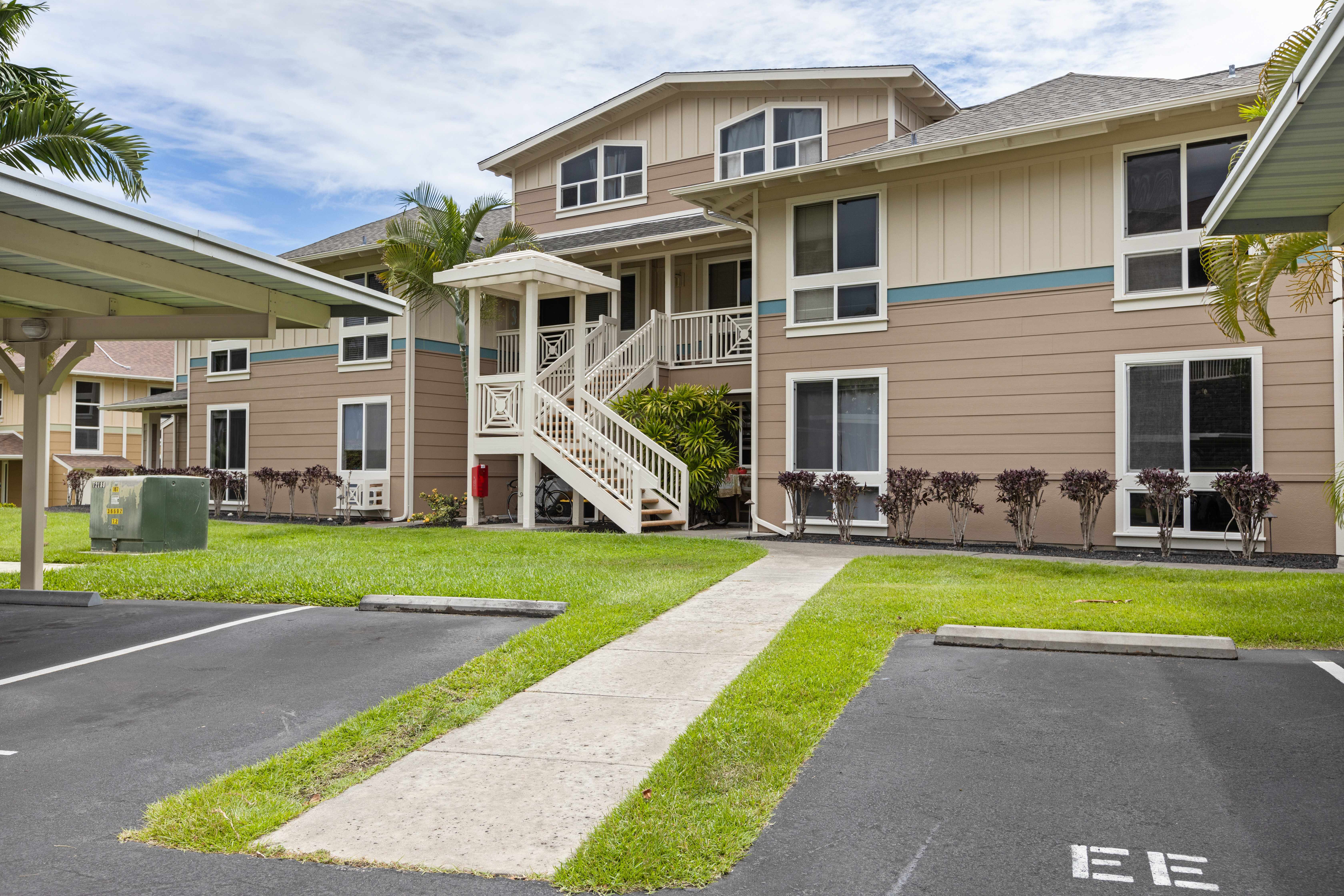 Kailua-kona, HI 96740,75-5919 ALII DR #EE3