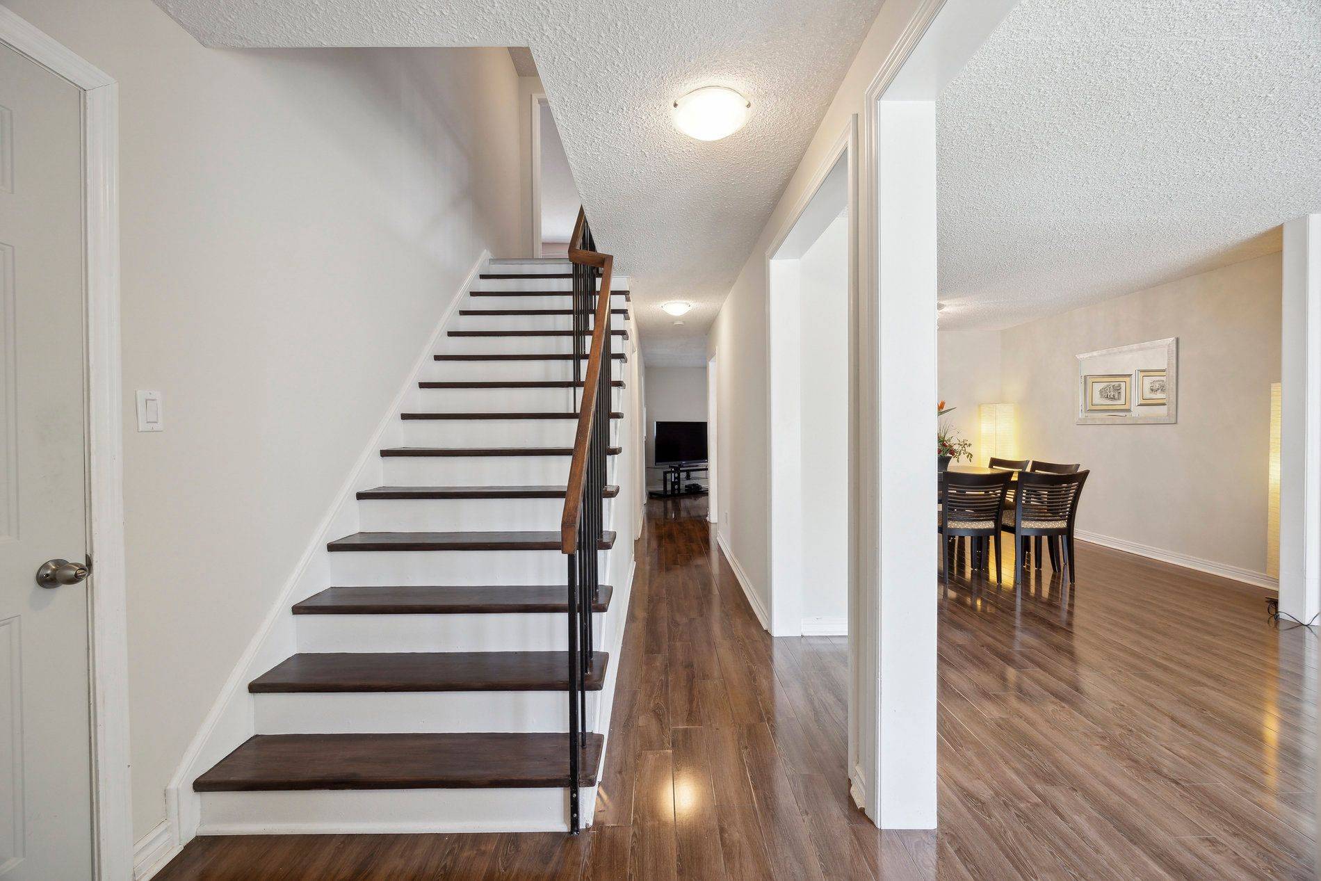 Toronto E05, ON M1W 2Y7,32 Relroy CT