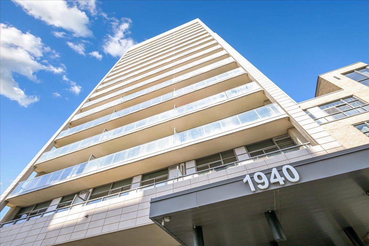 Burlington, ON L7L 0E4,1940 Ironstone DR #417