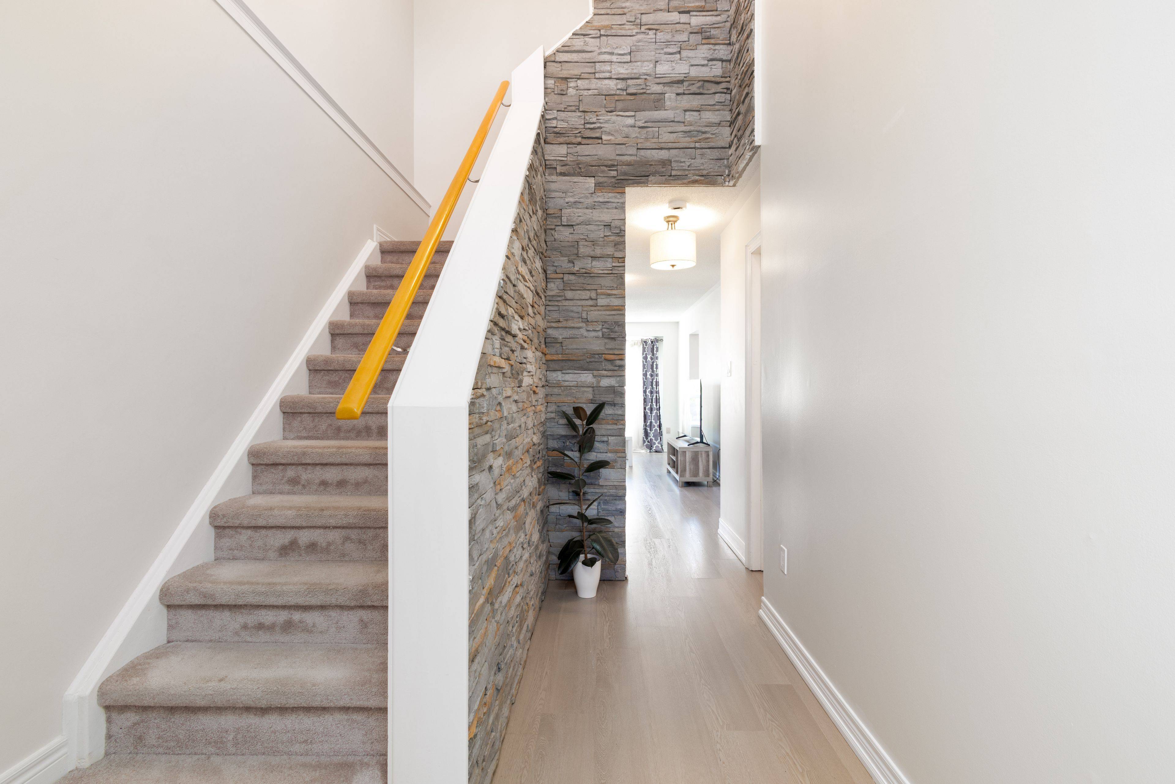 Barrie, ON L4N 8C2,192 Pickett CRES