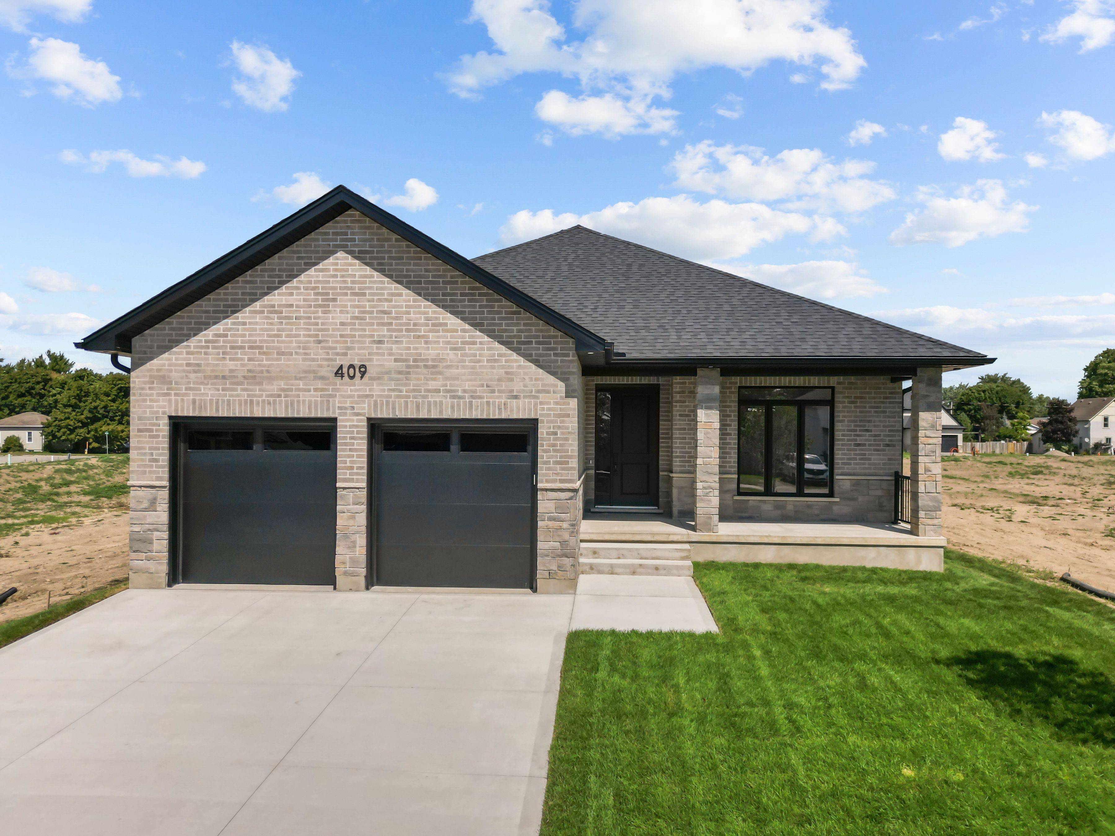 Warwick, ON N0M 2S0,409 Ontario ST