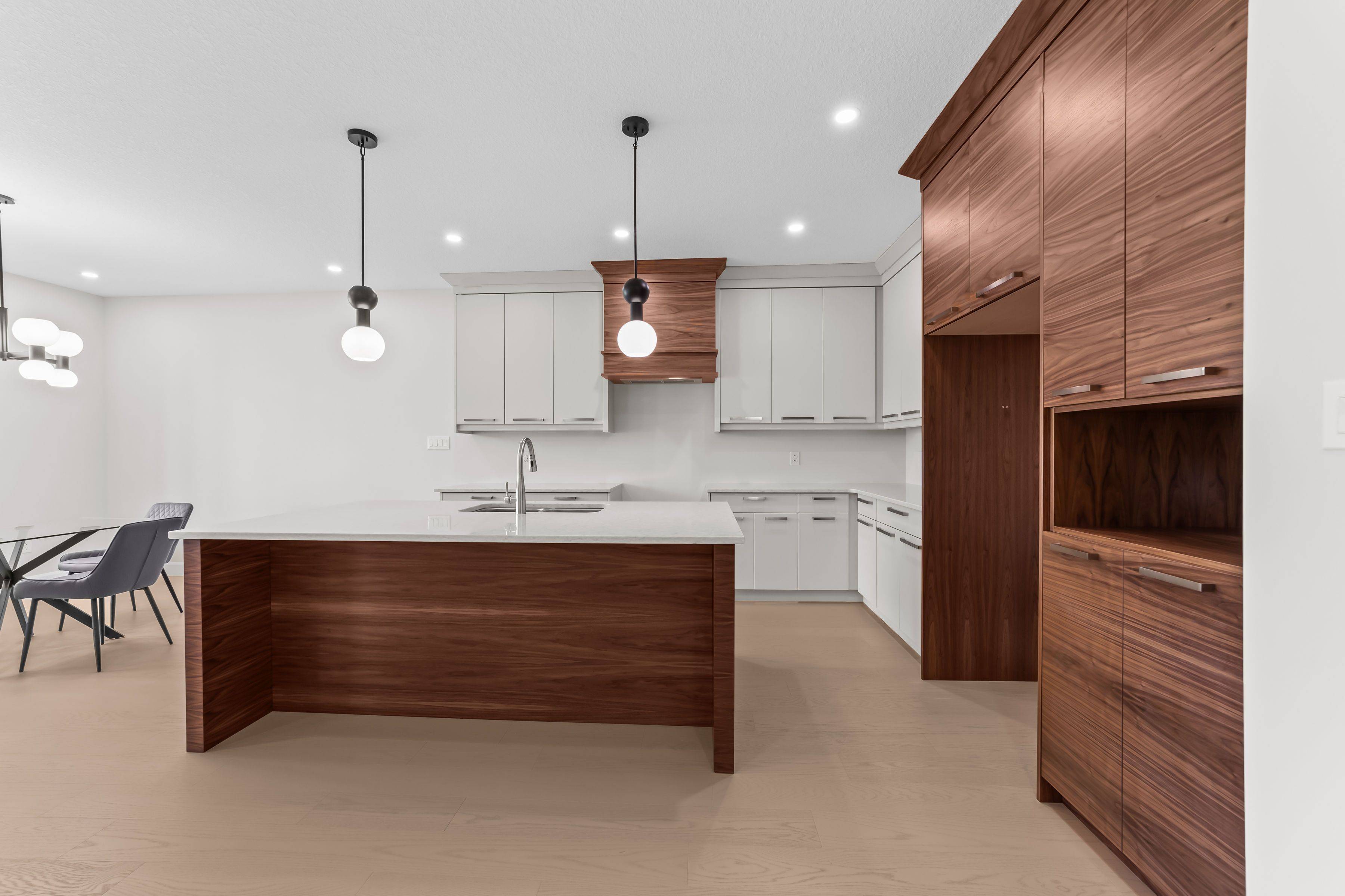 Warwick, ON N0M 2S0,409 Ontario ST