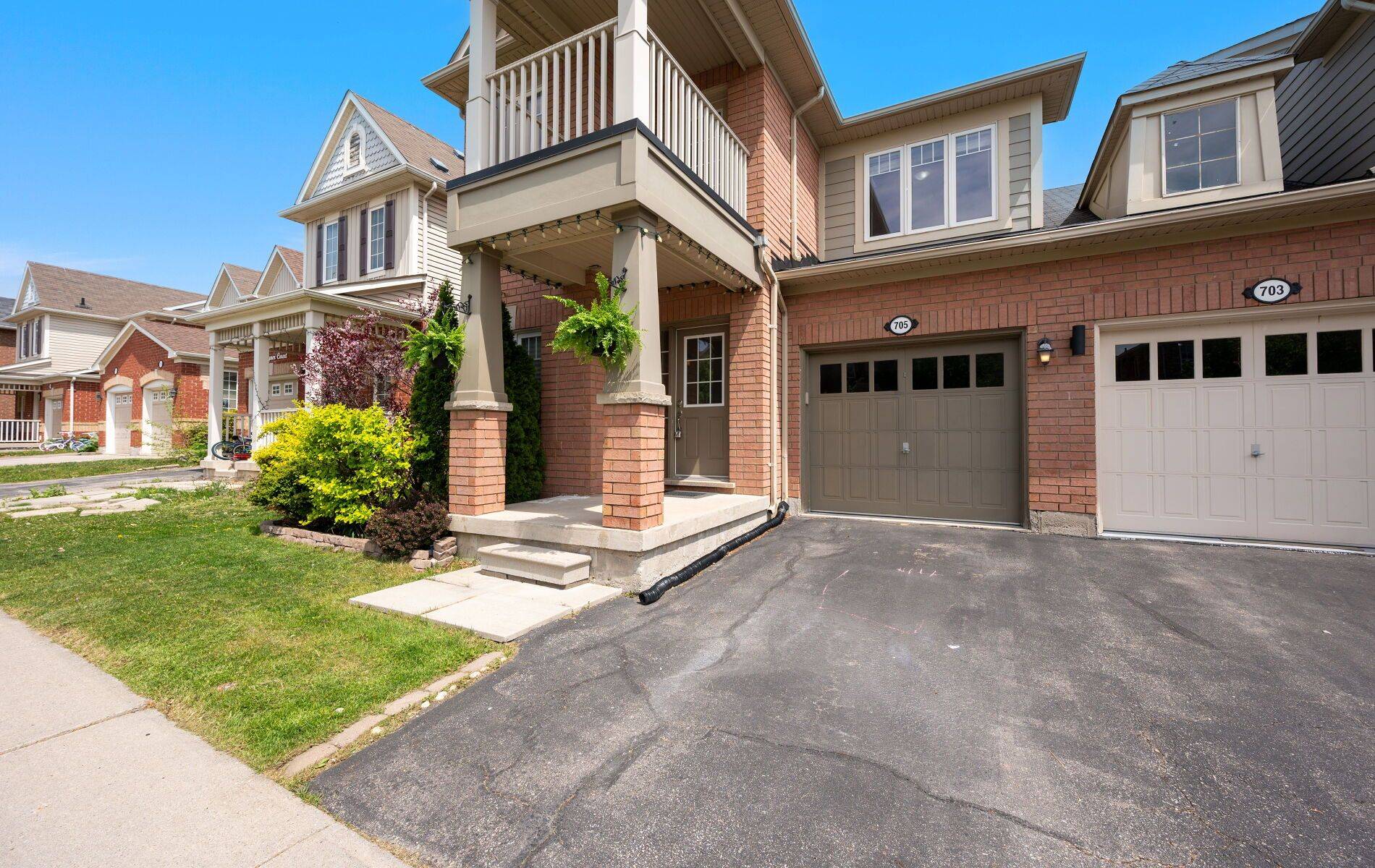 Milton, ON L9T 0P1,705 Rayner CT