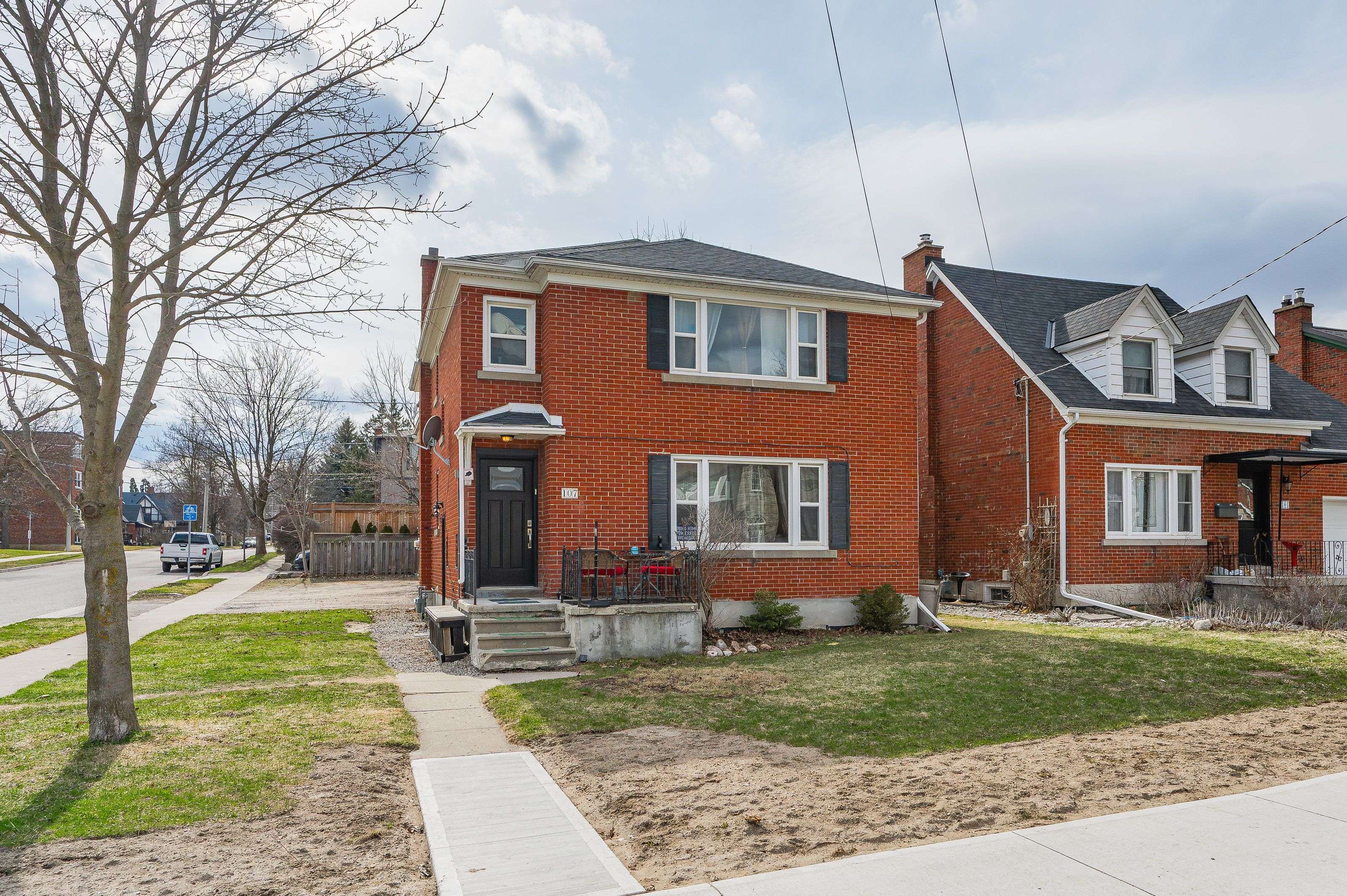 Kitchener, ON N2H 1Y6,107 East AVE