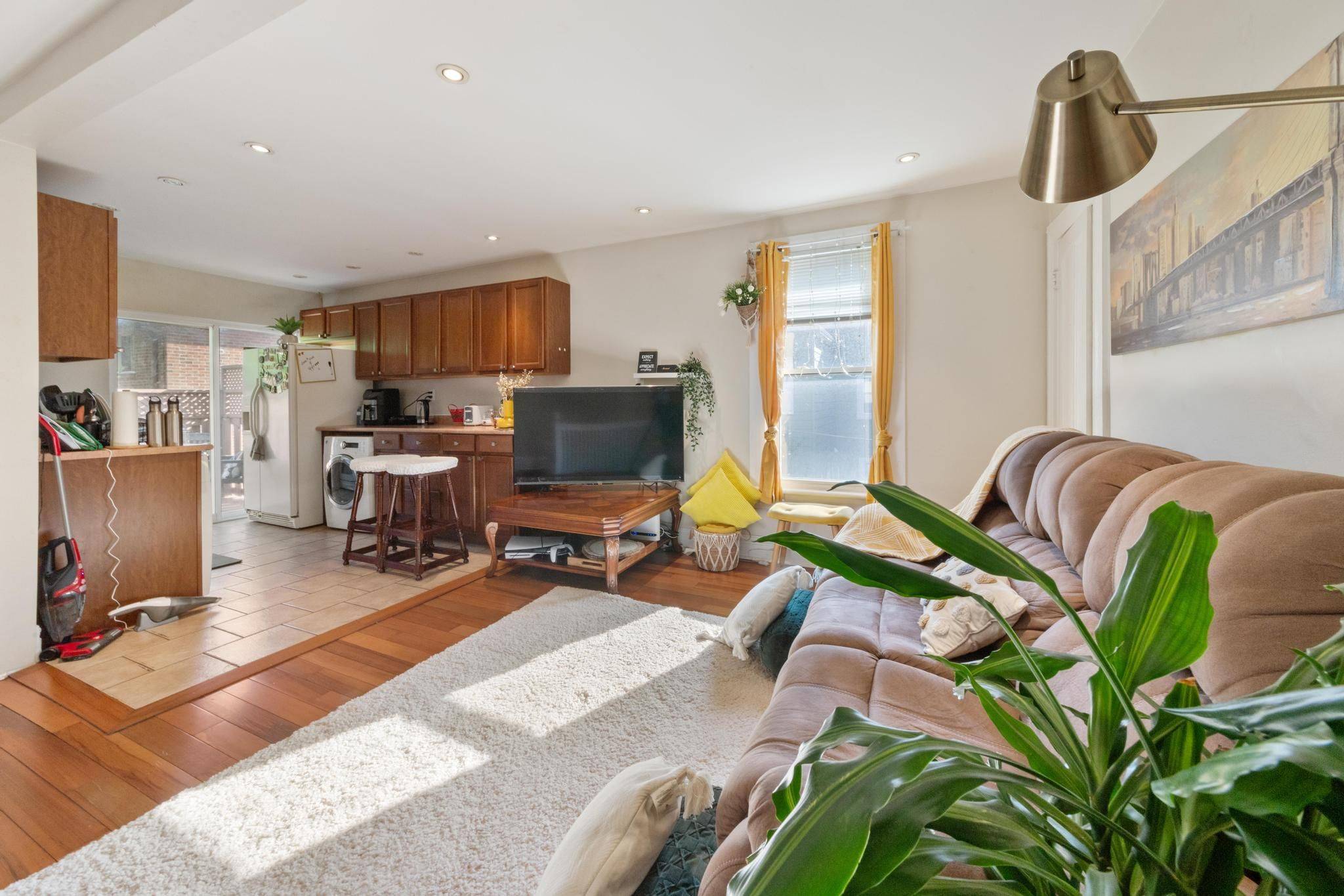 Toronto E02, ON M4E 2H2,25 Norwood TER