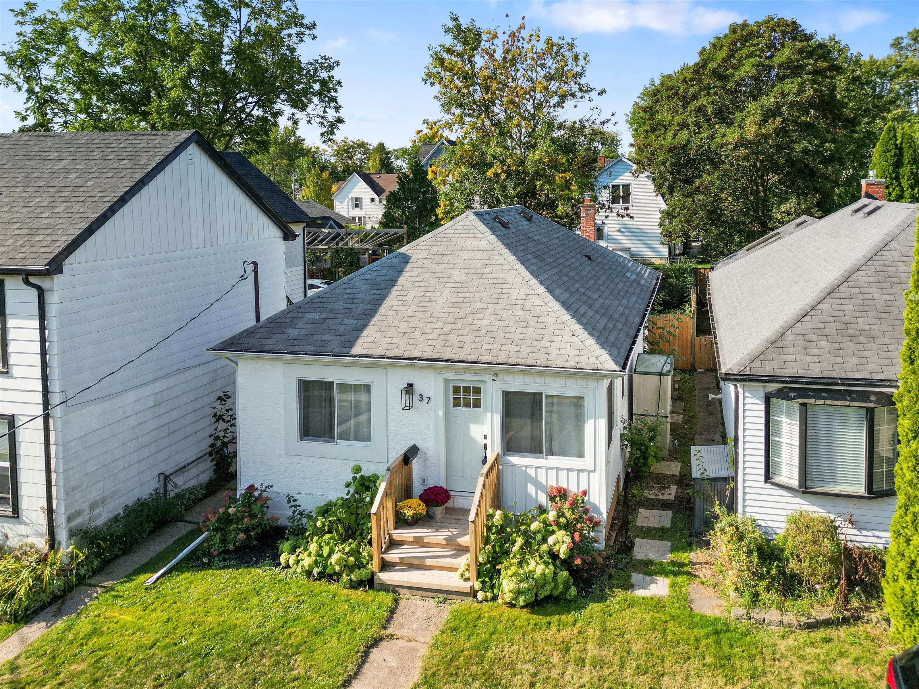 St. Catharines, ON L2N 5B8,37 Lock ST