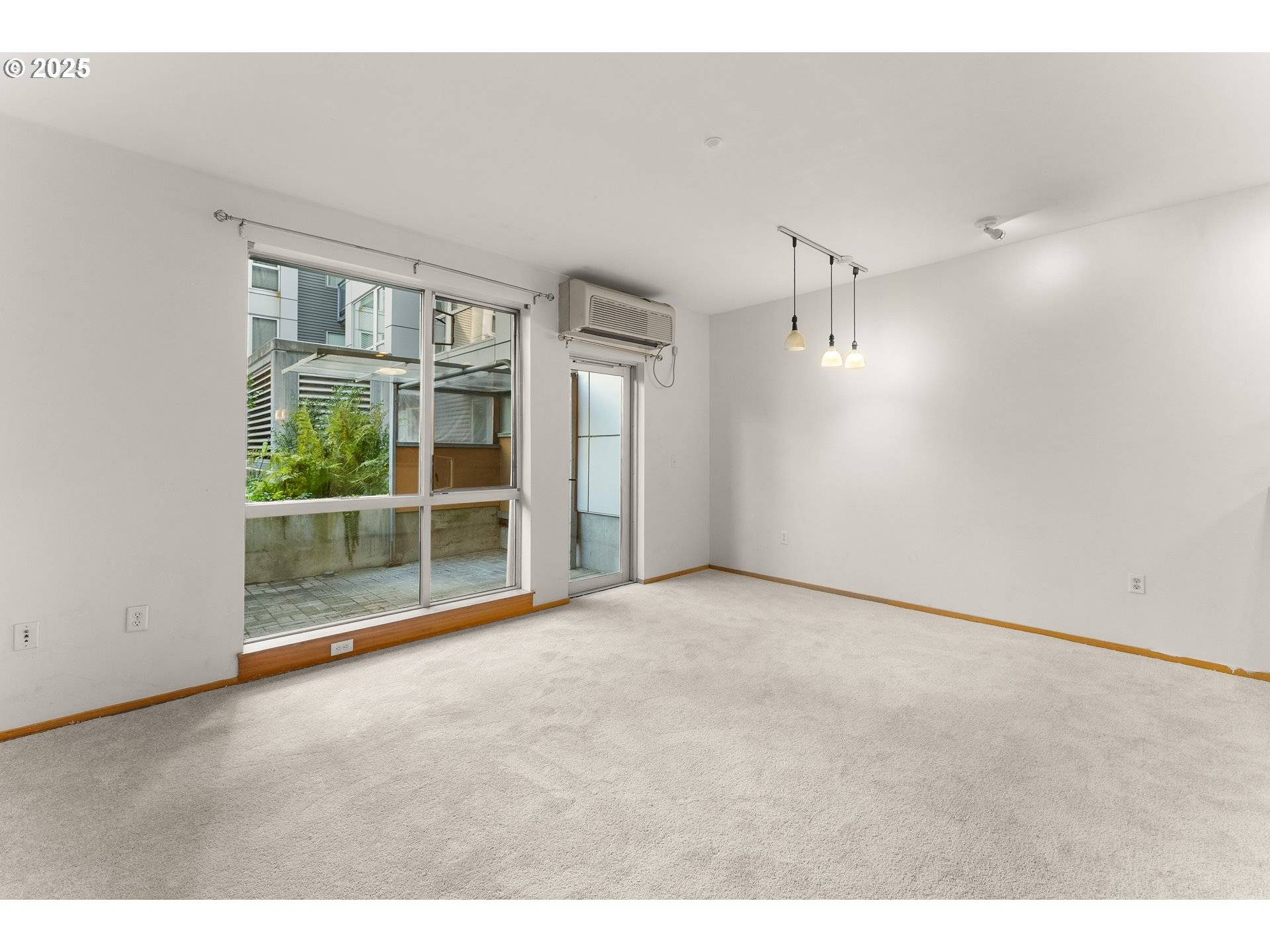 Portland, OR 97209,1125 NW 9TH AVE #210