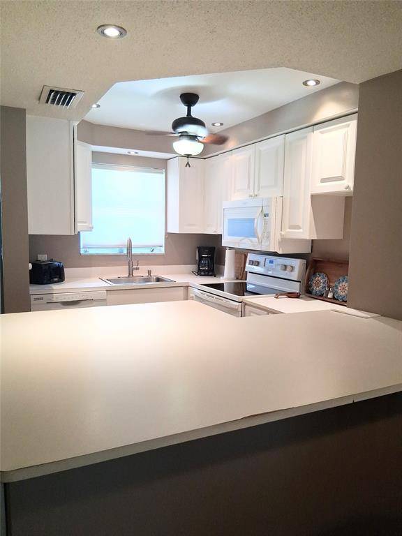 Hillsboro Beach, FL 33062,1035 Hillsboro Mile #25