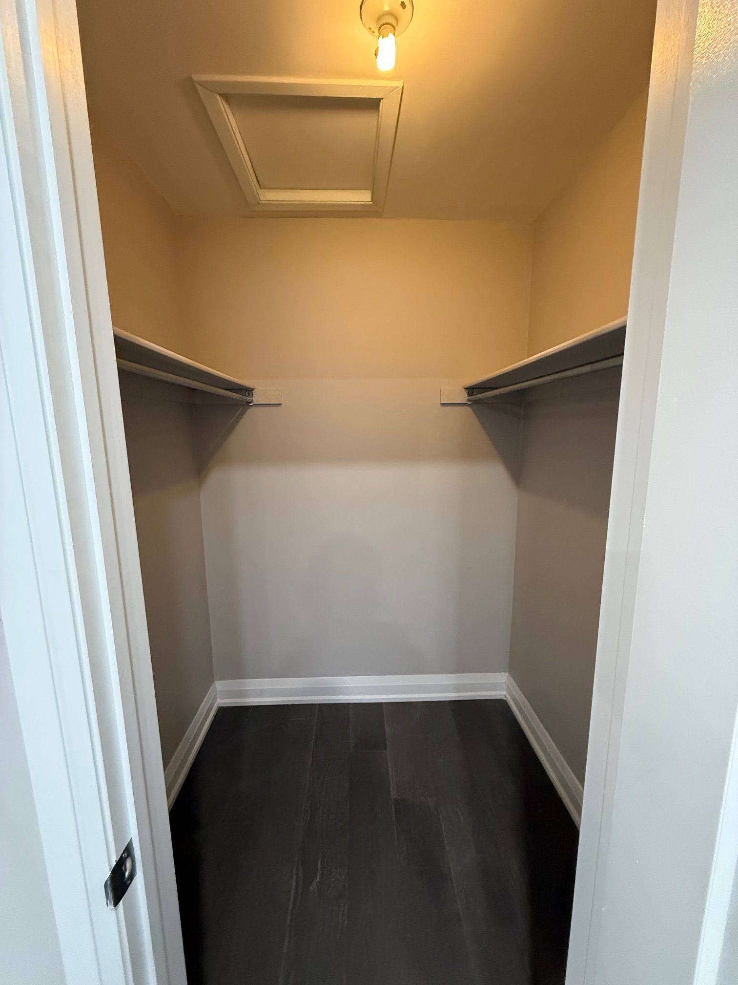 Mississauga, ON L4T 4C6,3941 Longo CIR #1