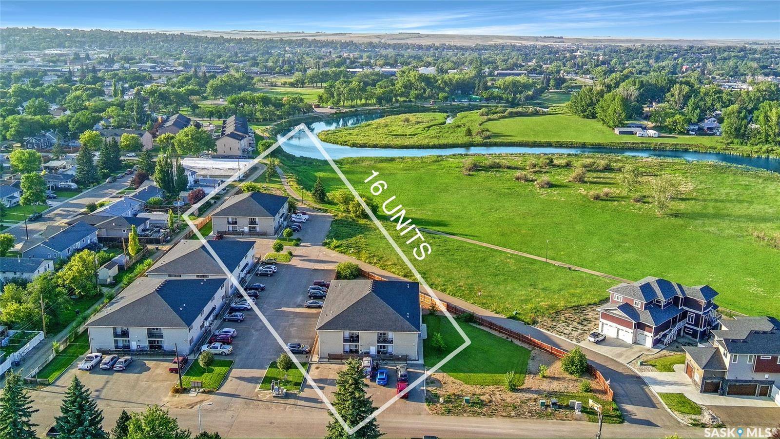 Swift Current, SK S9H 5P1,825 Gladstone STREET E #3 & 4