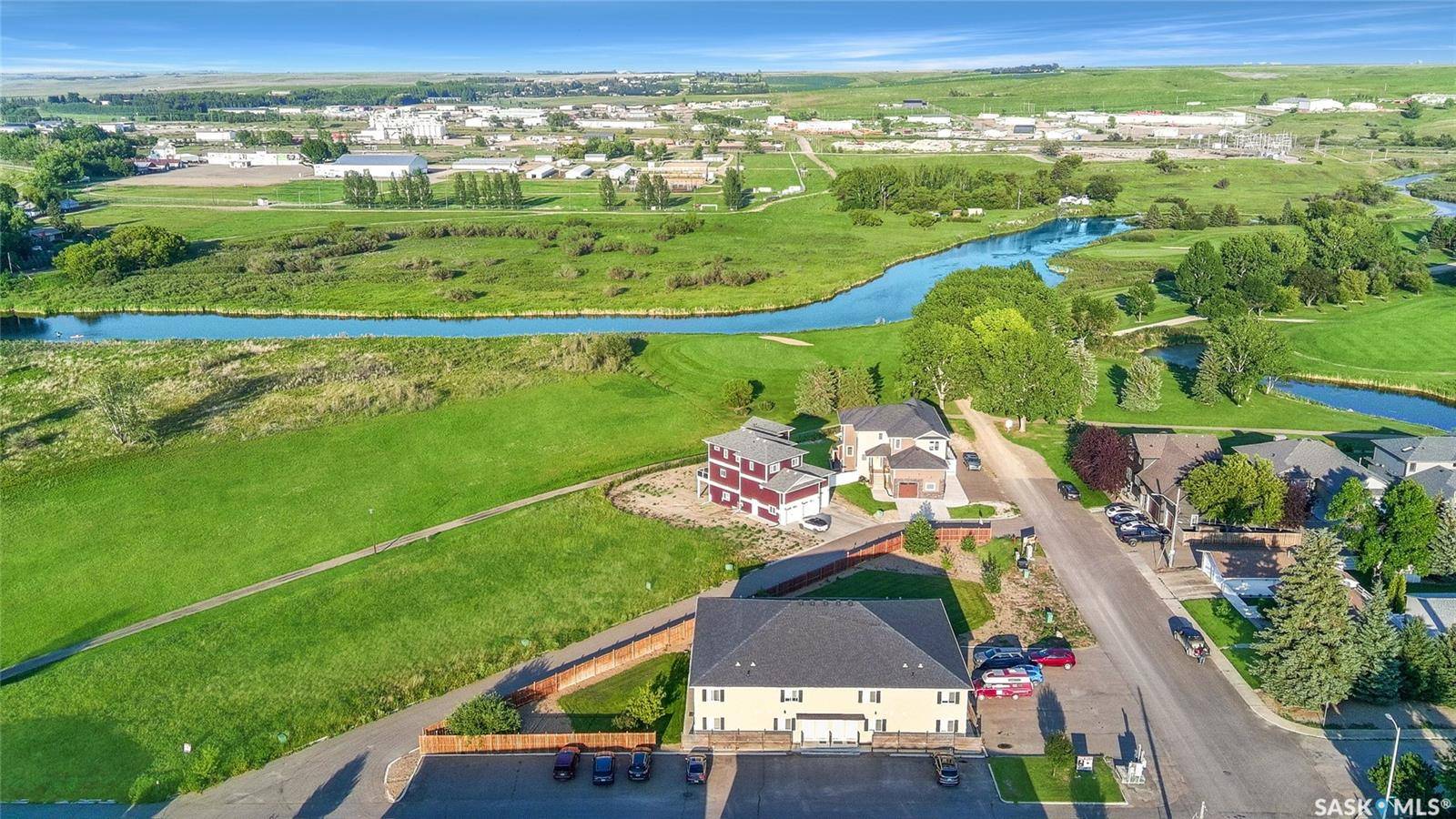 Swift Current, SK S9H 5P1,825 Gladstone STREET E #3 & 4