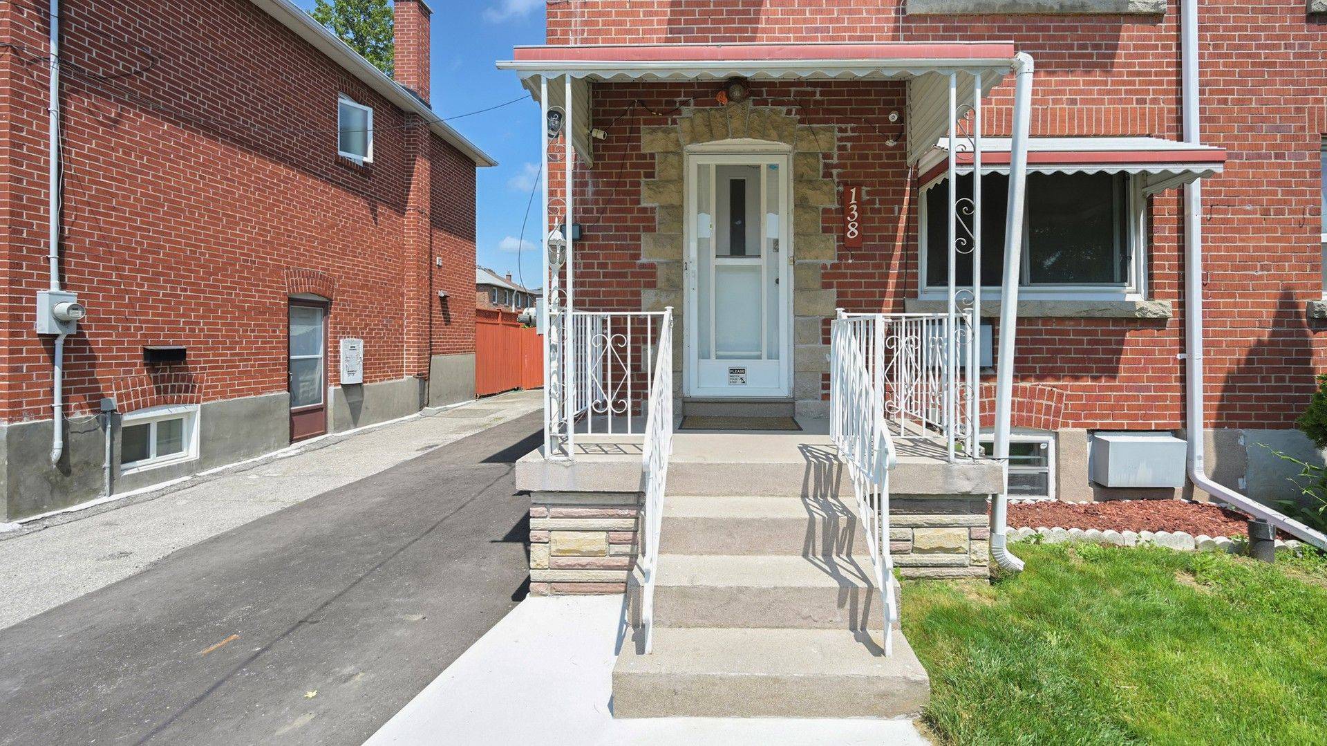 Toronto E06, ON M1N 2P5,138 Park ST