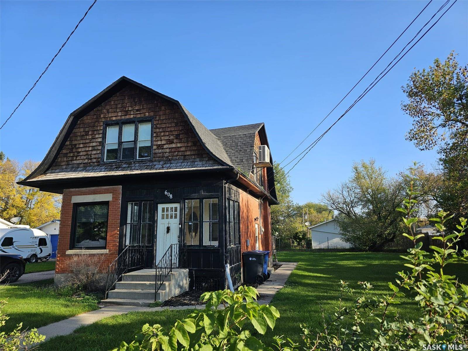 Oxbow, SK S0C 2B0,608 Walsh AVENUE