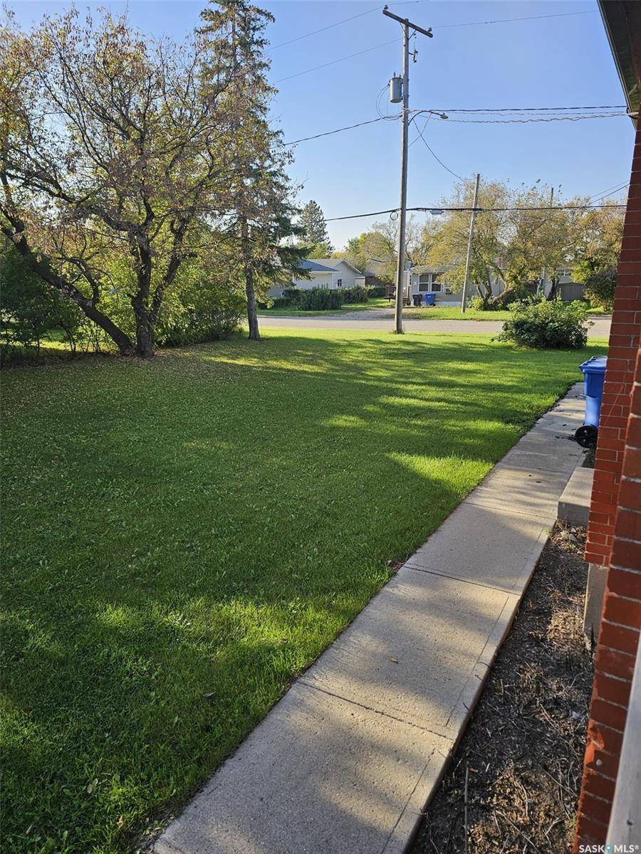 Oxbow, SK S0C 2B0,608 Walsh AVENUE