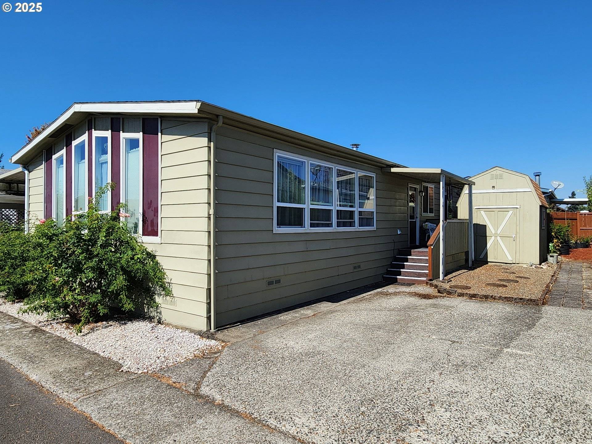 Salem, OR 97305,5422 PORTLAND RD NE #127