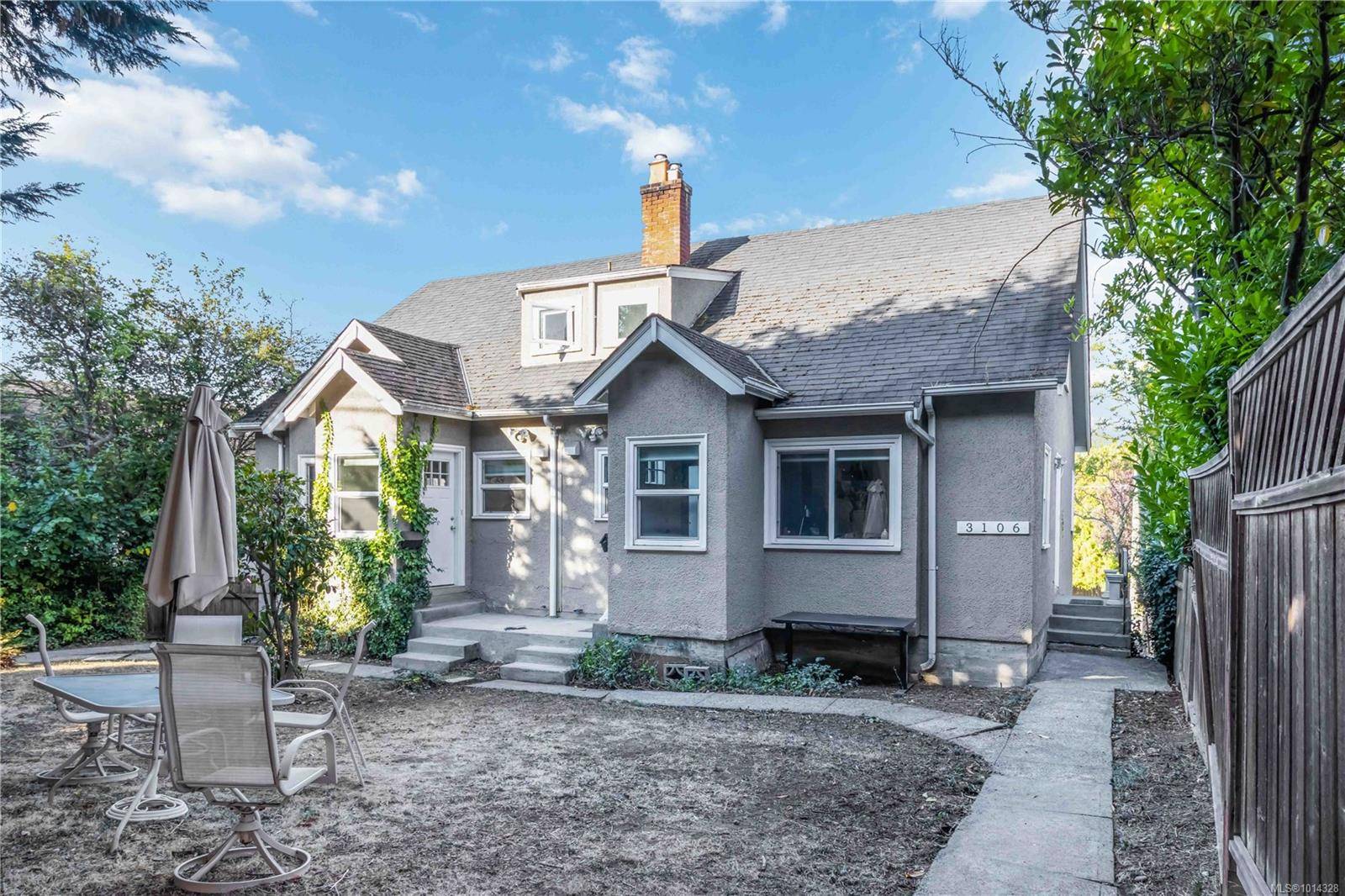 Saanich, BC V8P 4P1,3104-3106 Richmond Rd