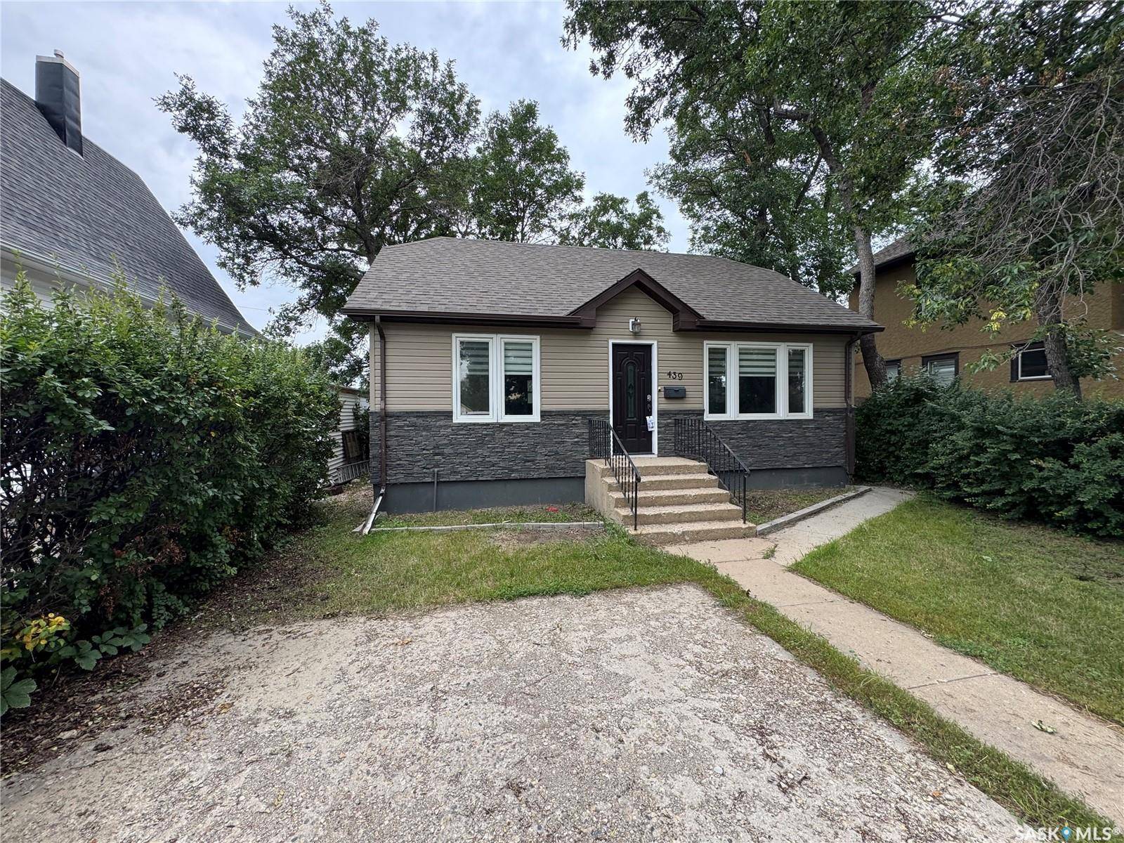 Weyburn, SK S4H 0R3,439 Qu'appelle STREET