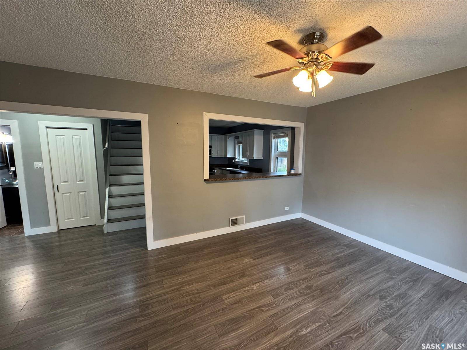 Weyburn, SK S4H 0R3,439 Qu'appelle STREET