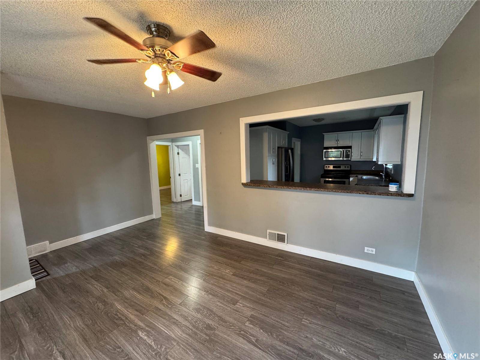 Weyburn, SK S4H 0R3,439 Qu'appelle STREET