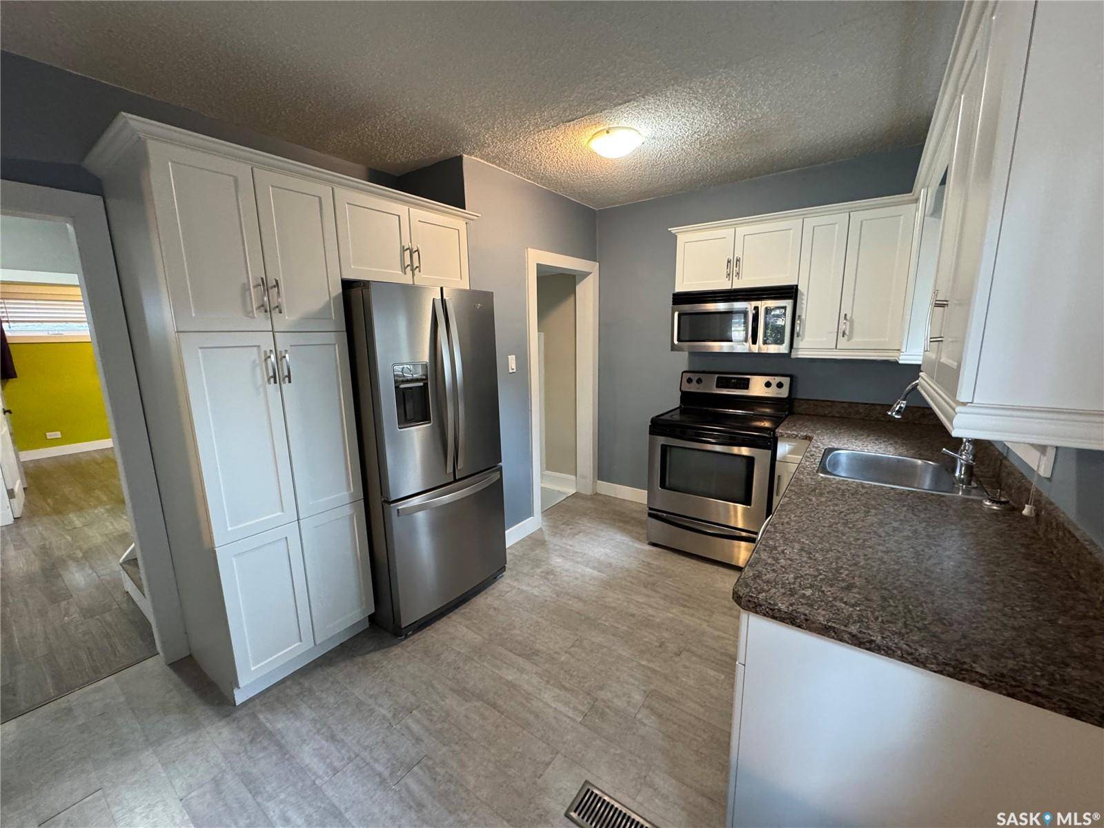 Weyburn, SK S4H 0R3,439 Qu'appelle STREET