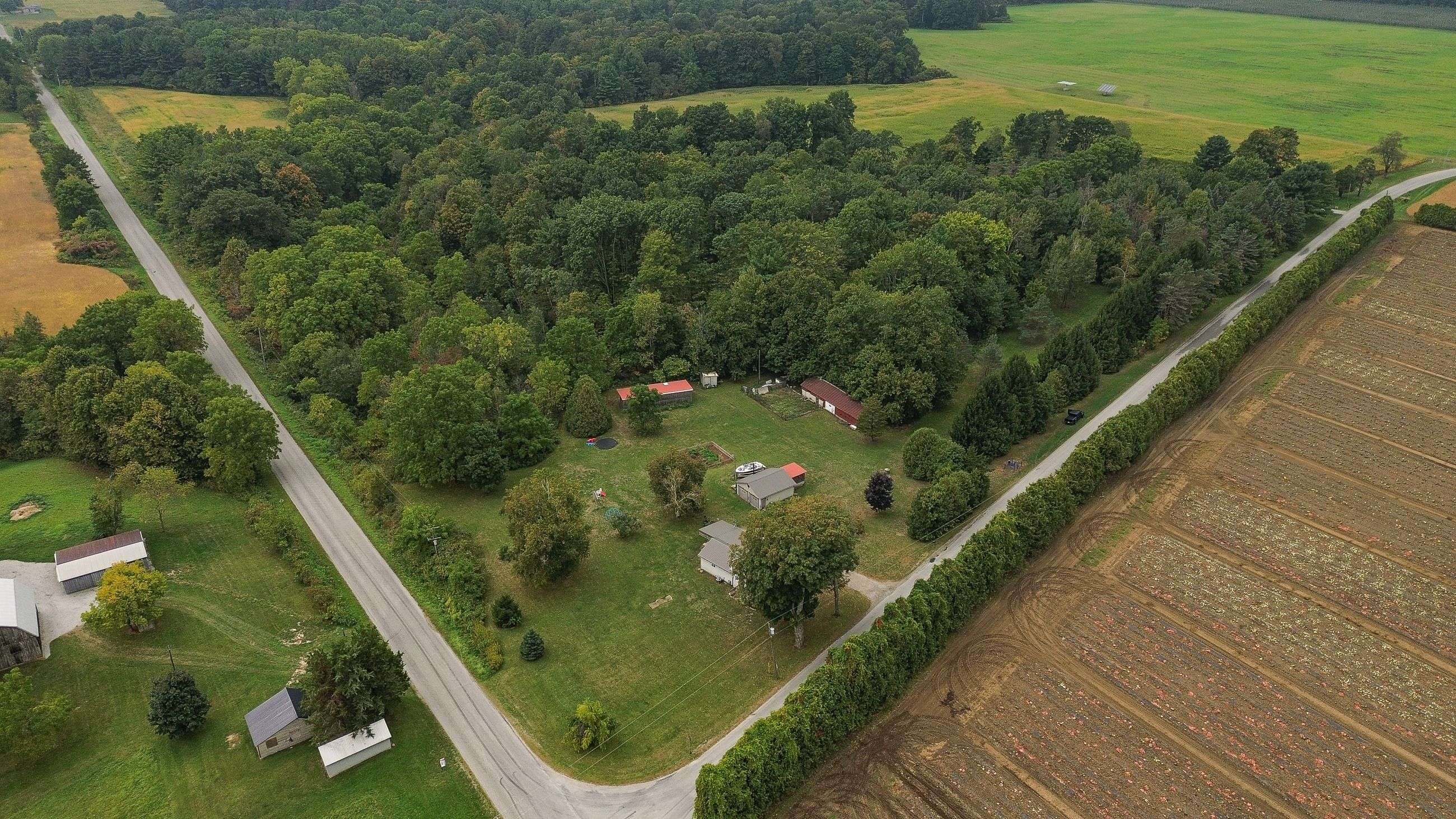 Norfolk, ON N0E 1G0,164 Beach LN