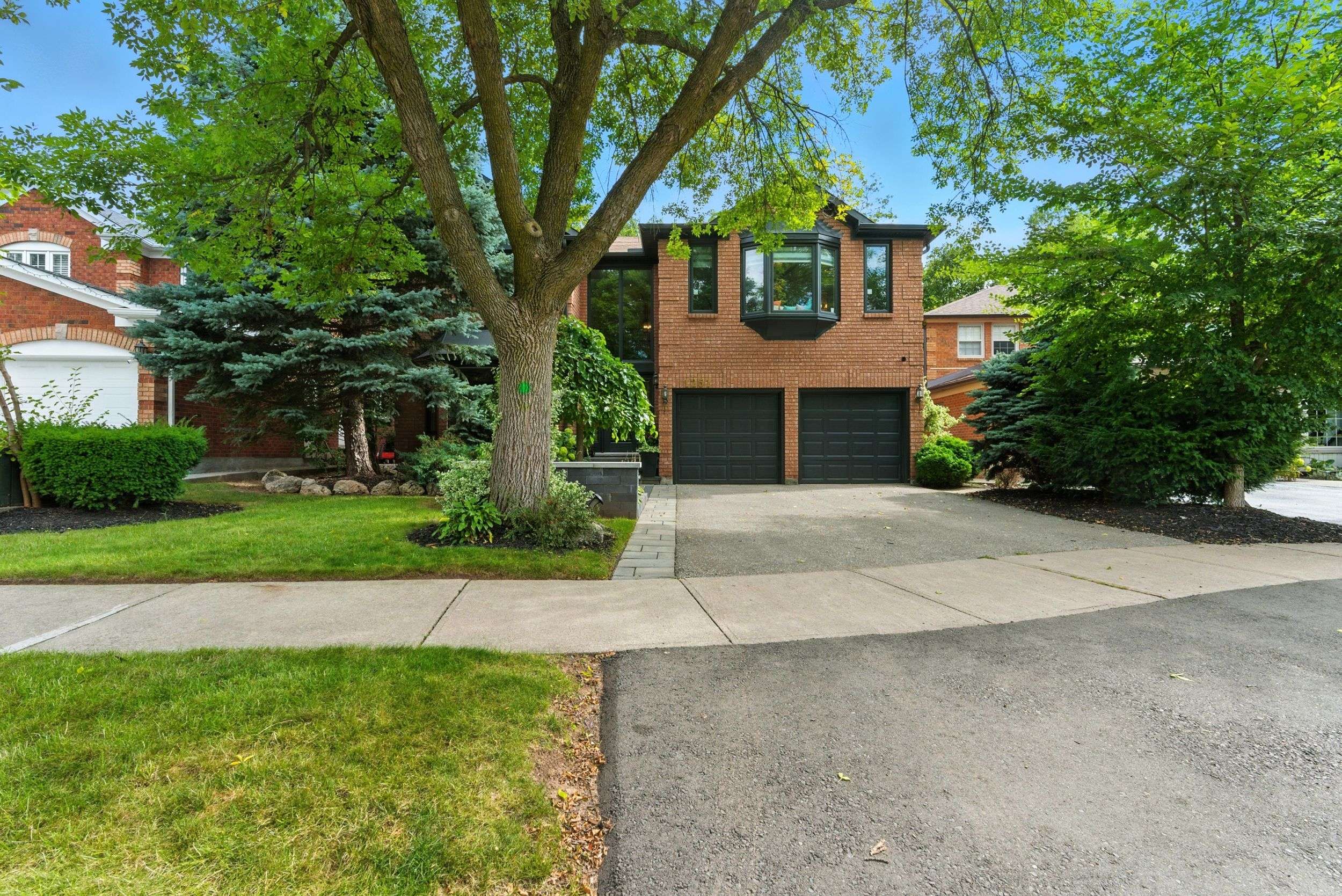 Oakville, ON L6M 2T7,1251 WHITE LN