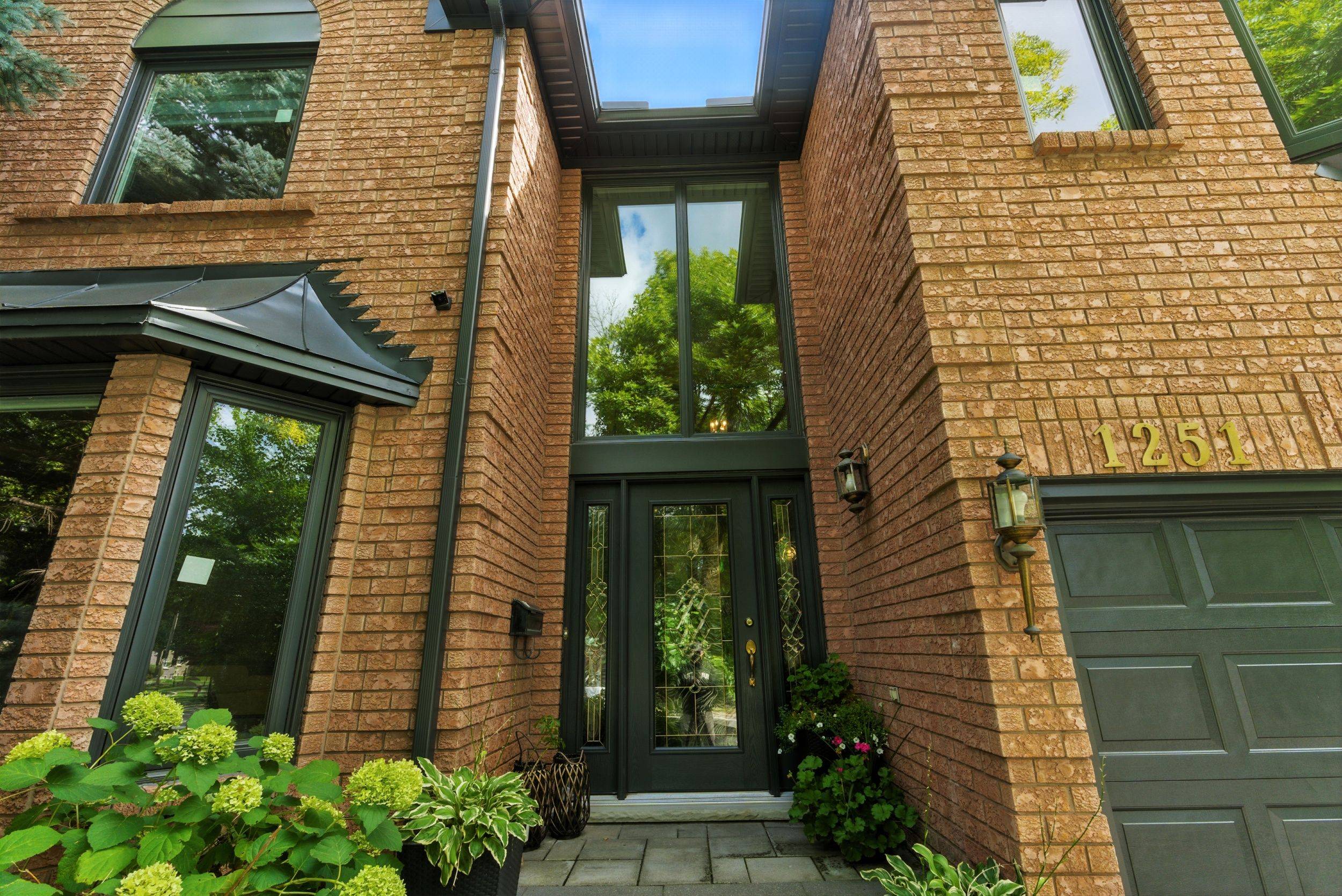 Oakville, ON L6M 2T7,1251 WHITE LN