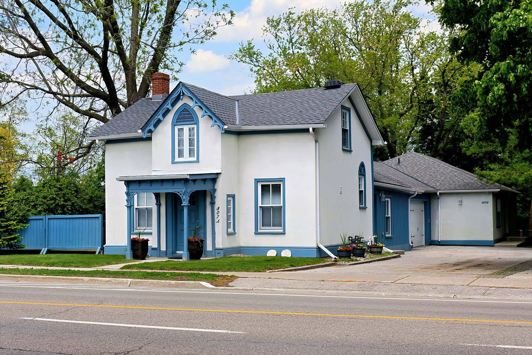 Mississauga, ON L5M 1L9,307 Queen ST S