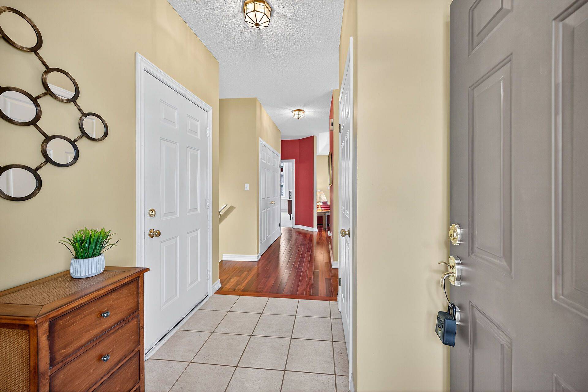 Hamilton, ON L0R 1W0,52 Twentyplace BLVD #28