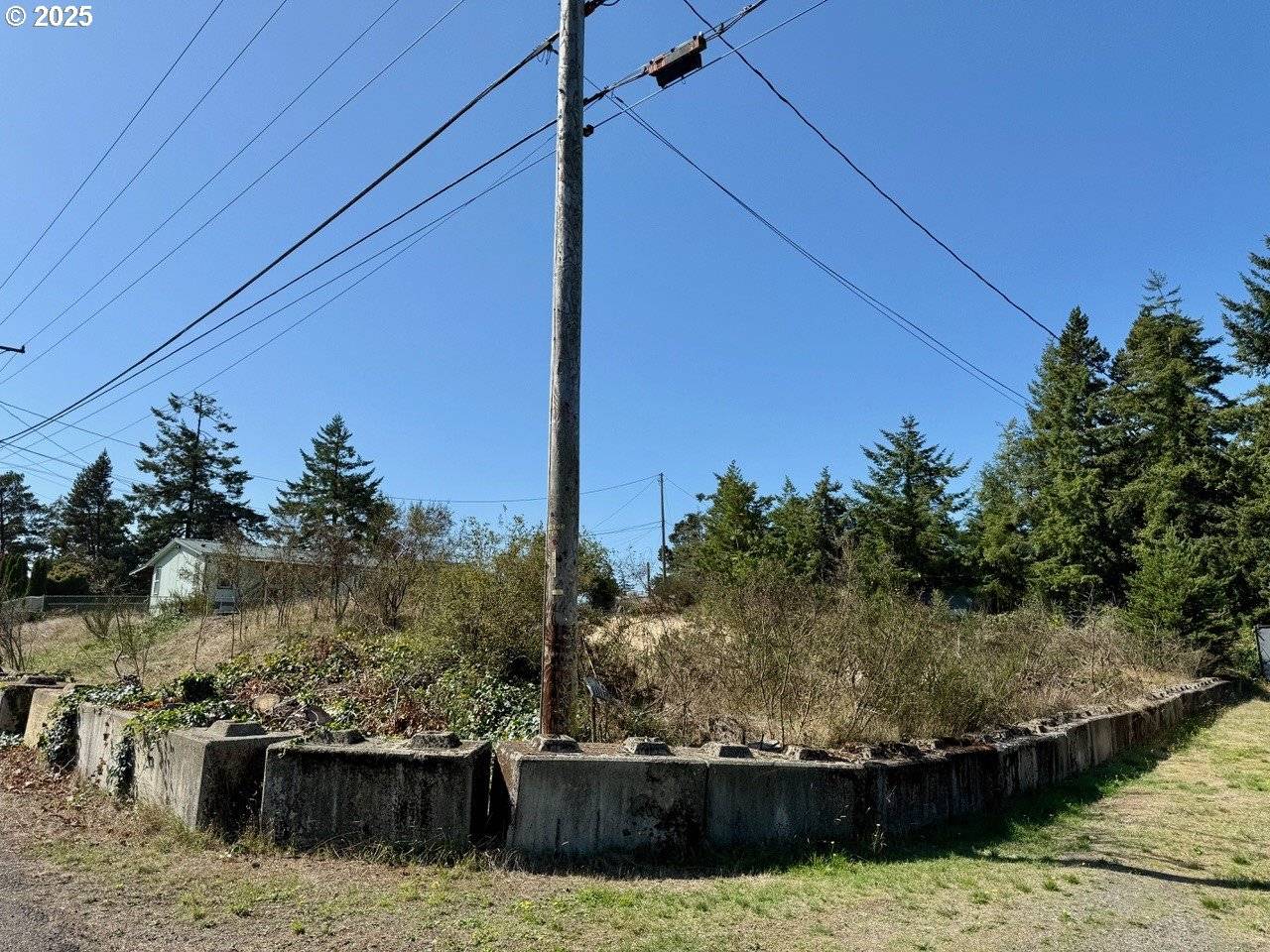 North Bend, OR 97459,68760 Hauser Rd