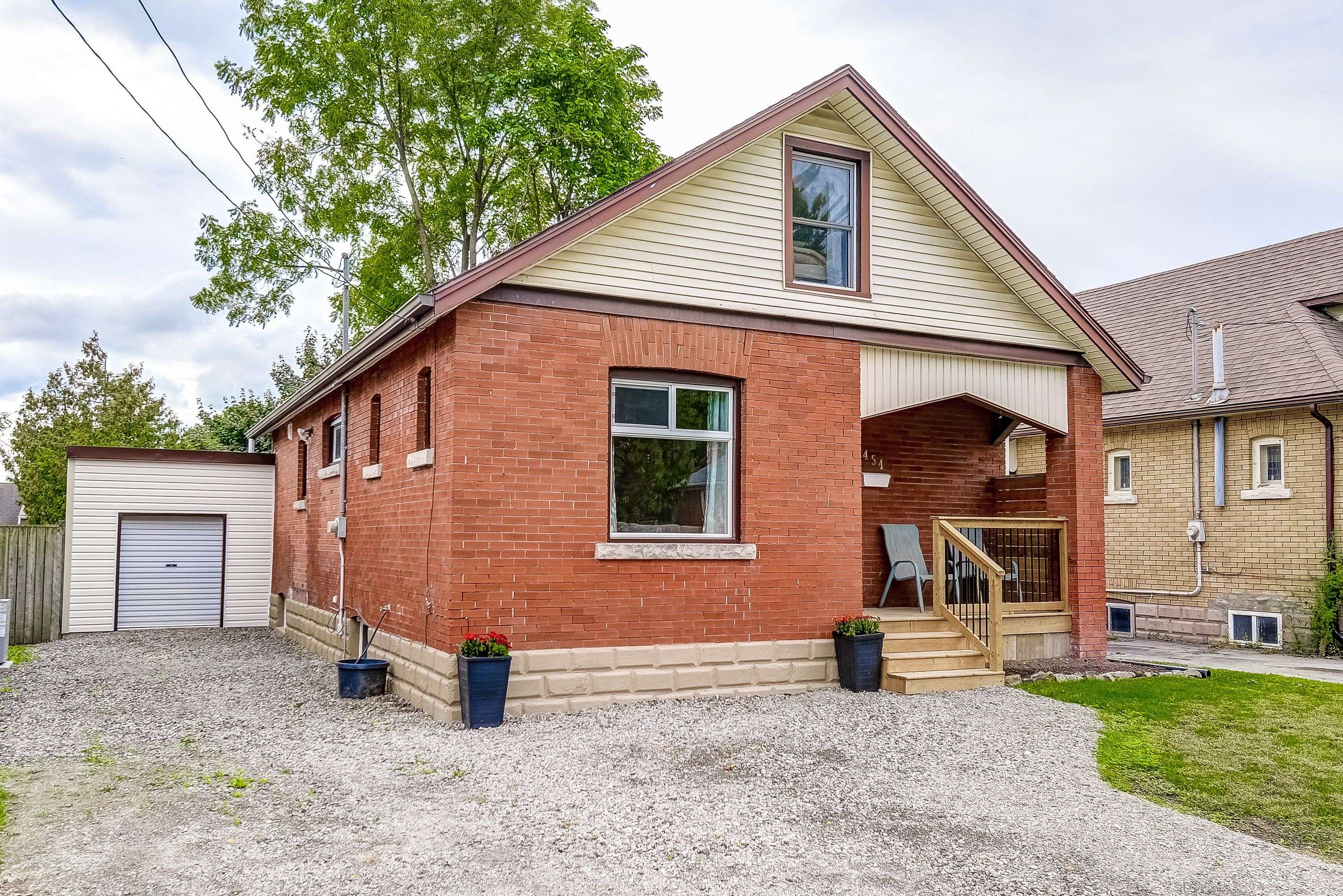 Niagara Falls, ON L2G 1Y7,6454 Barker ST