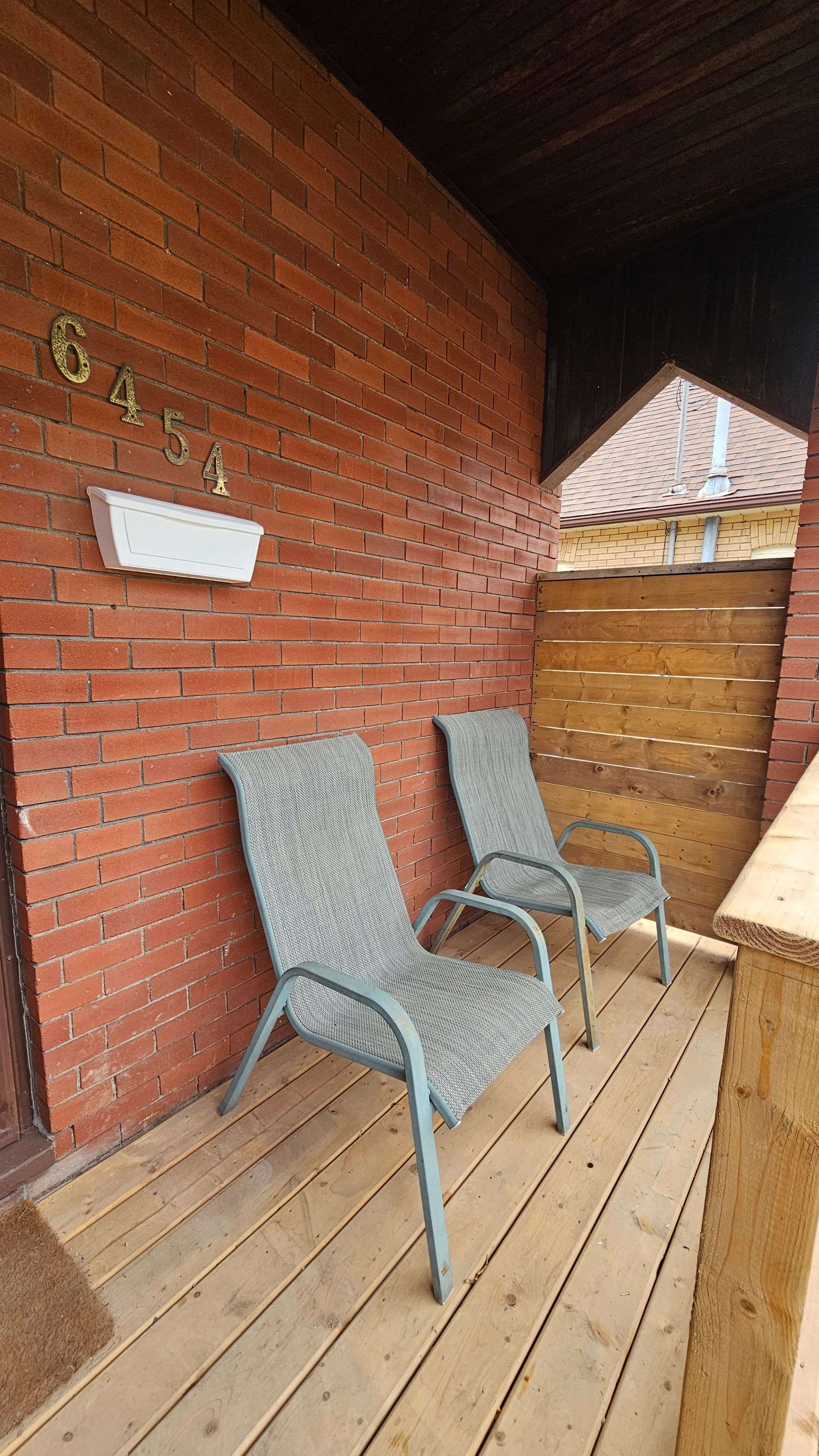 Niagara Falls, ON L2G 1Y7,6454 Barker ST