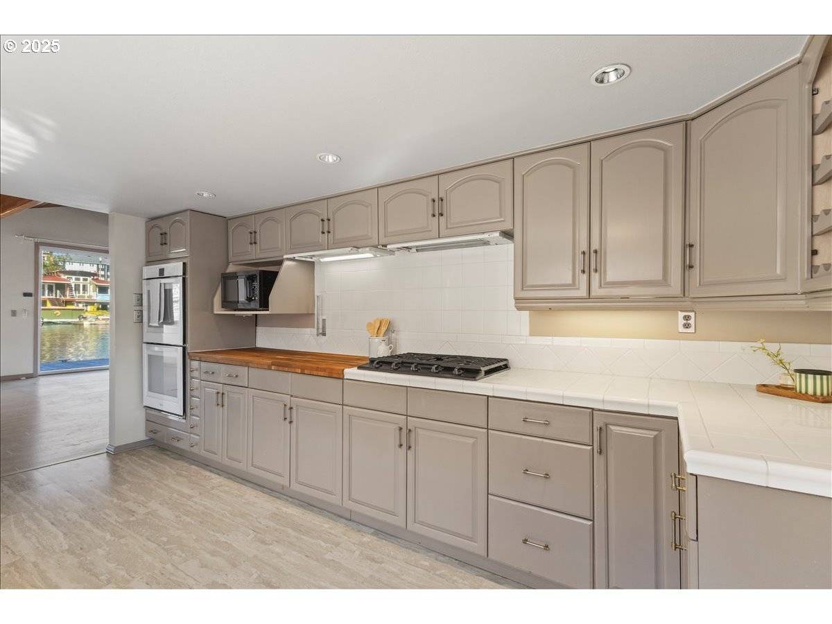 Portland, OR 97217,205 N Bridgeton RD #09W